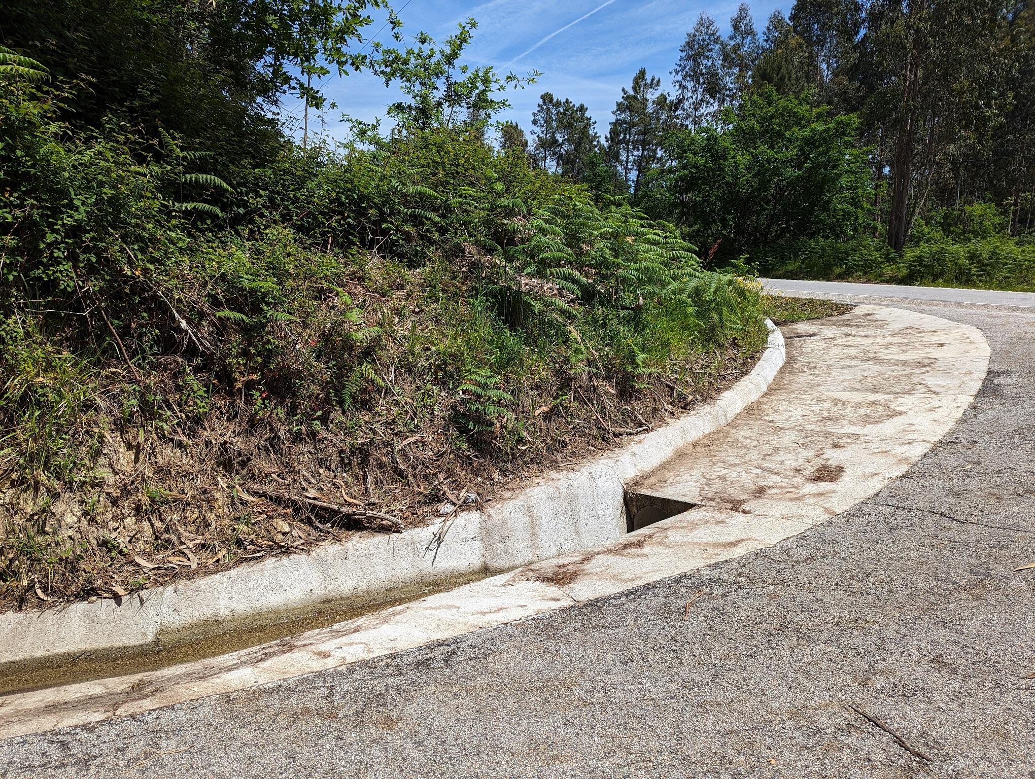 O Alcalde visita as obras de asfaltado dos camiños da Ascensión -A Miranda, Tallós, As Barrancas e A Miñoteira en Valeixe