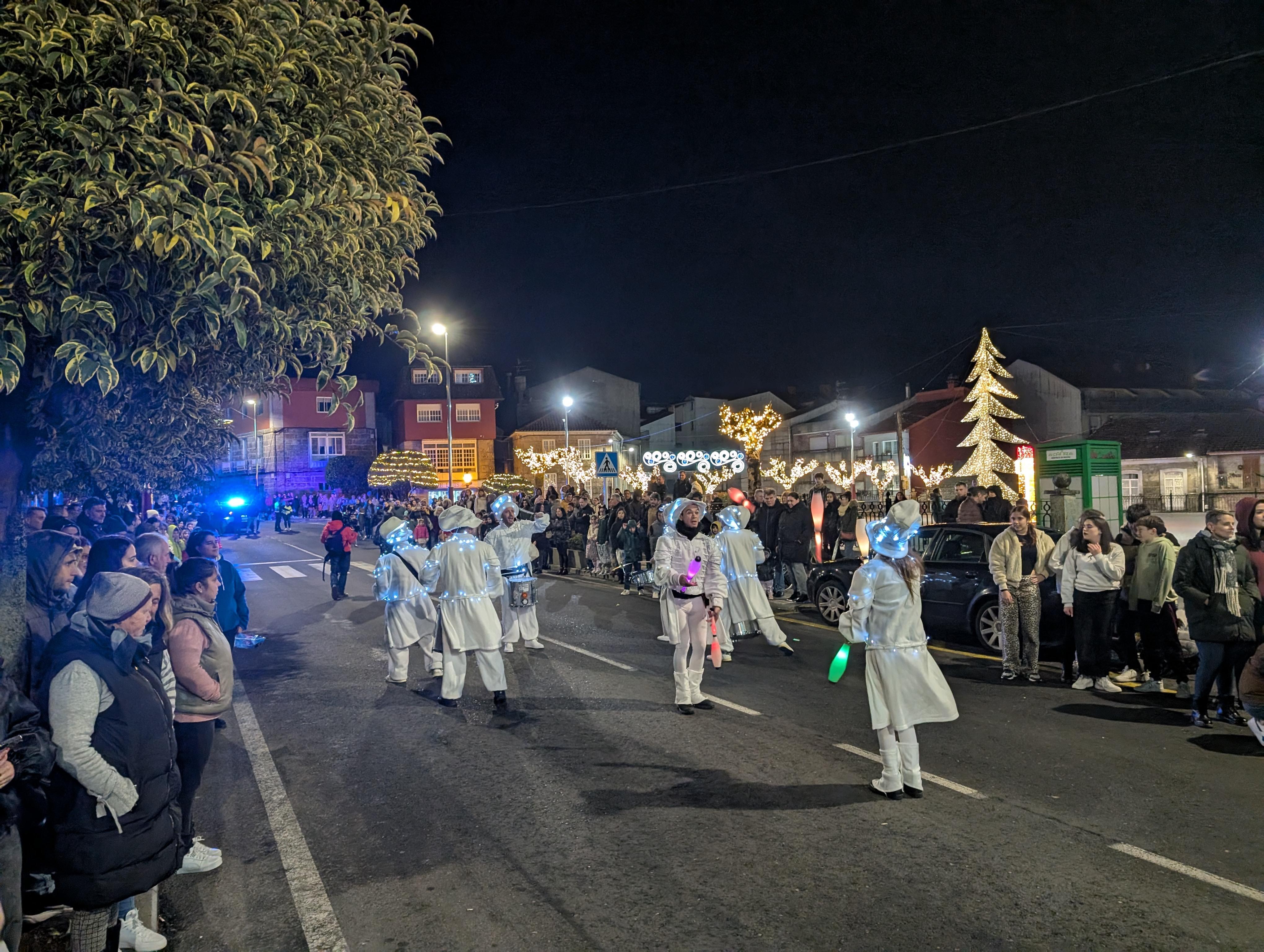 CABALGATA DE REIS 2025: Os Reis Magos chegaron á Cañiza o 4 de xaneiro repartindo ilusión, maxia e moitos caramelos