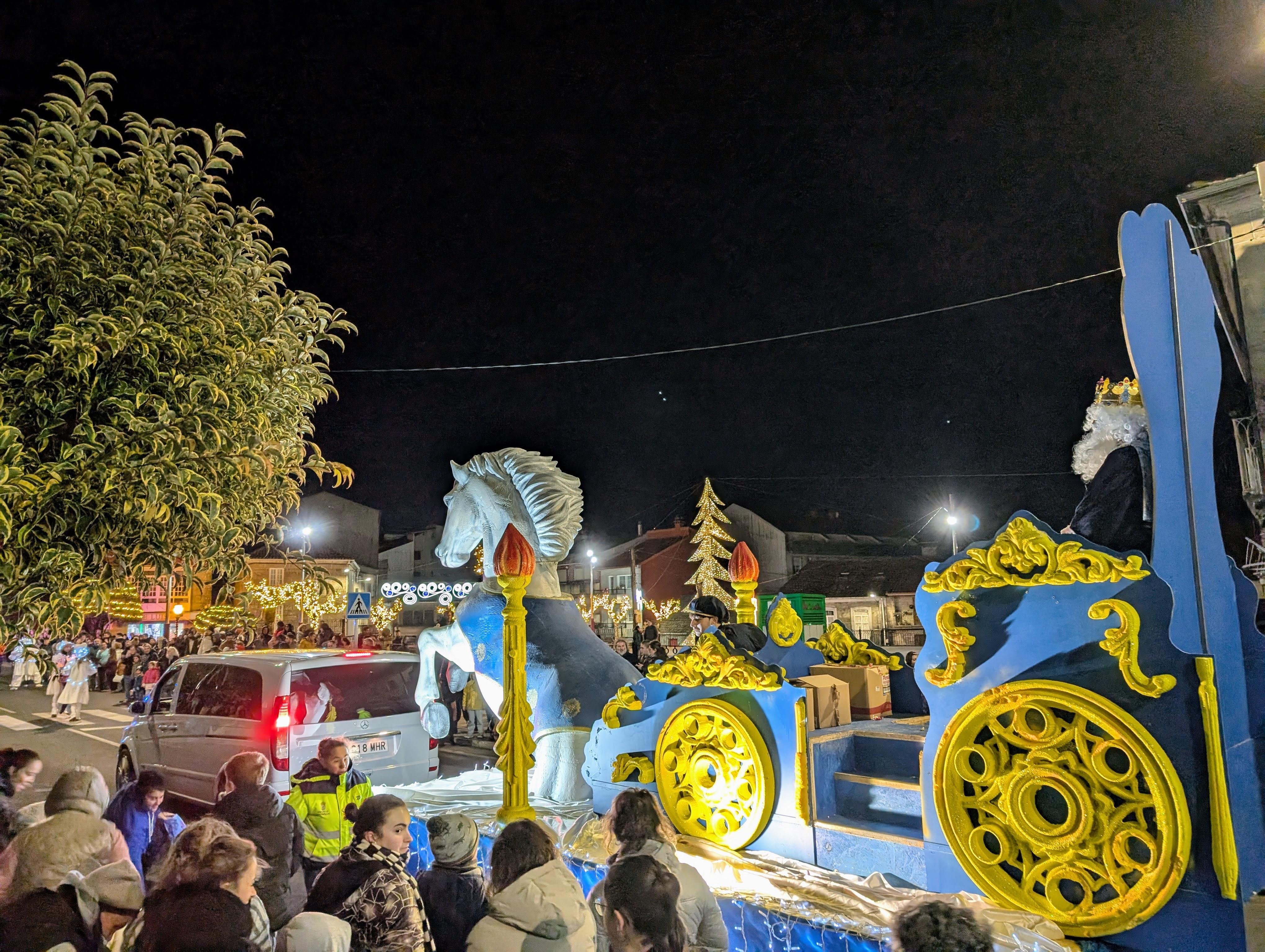 CABALGATA DE REIS 2025: Os Reis Magos chegaron á Cañiza o 4 de xaneiro repartindo ilusión, maxia e moitos caramelos