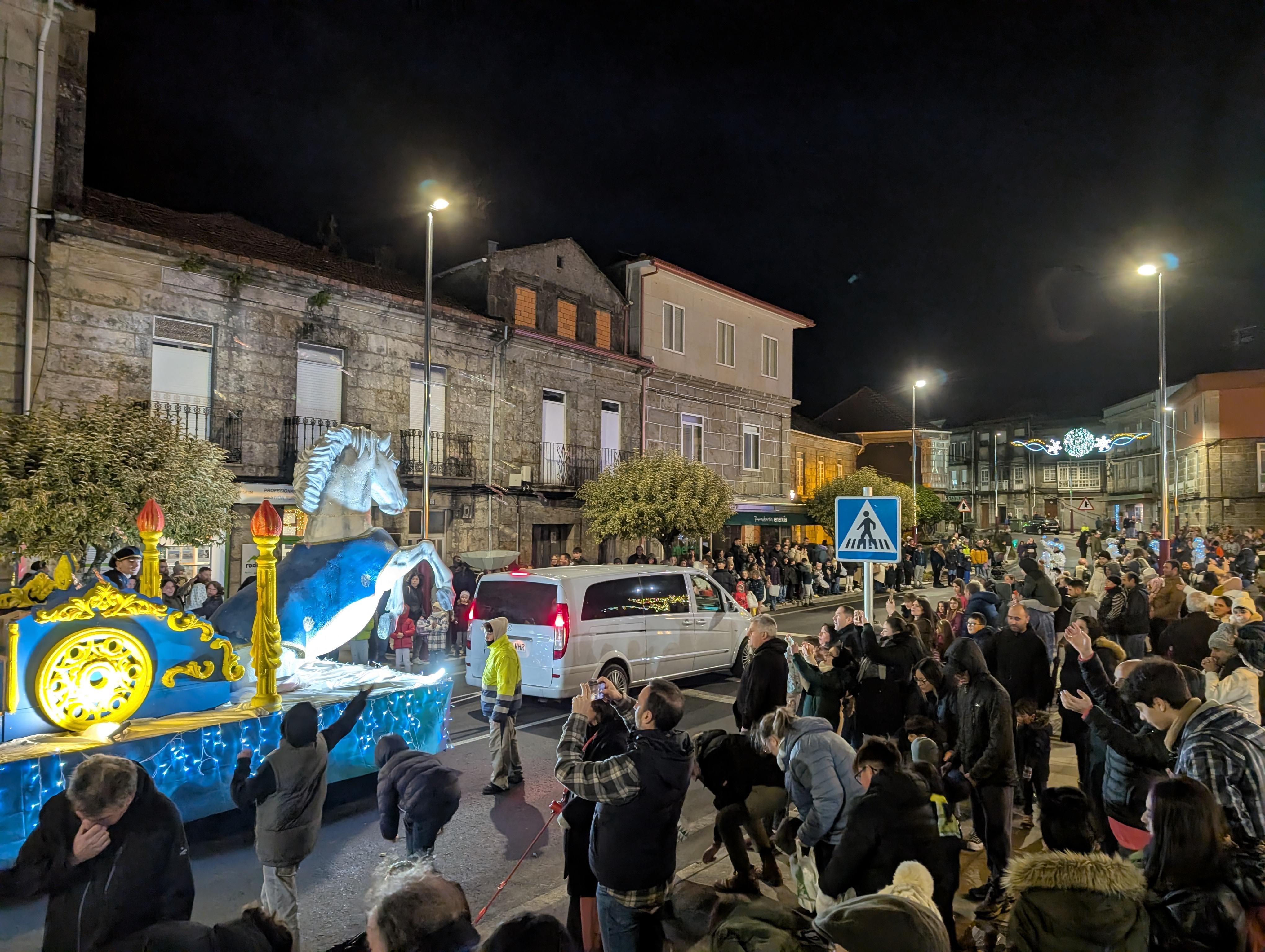 CABALGATA DE REIS 2025: Os Reis Magos chegaron á Cañiza o 4 de xaneiro repartindo ilusión, maxia e moitos caramelos
