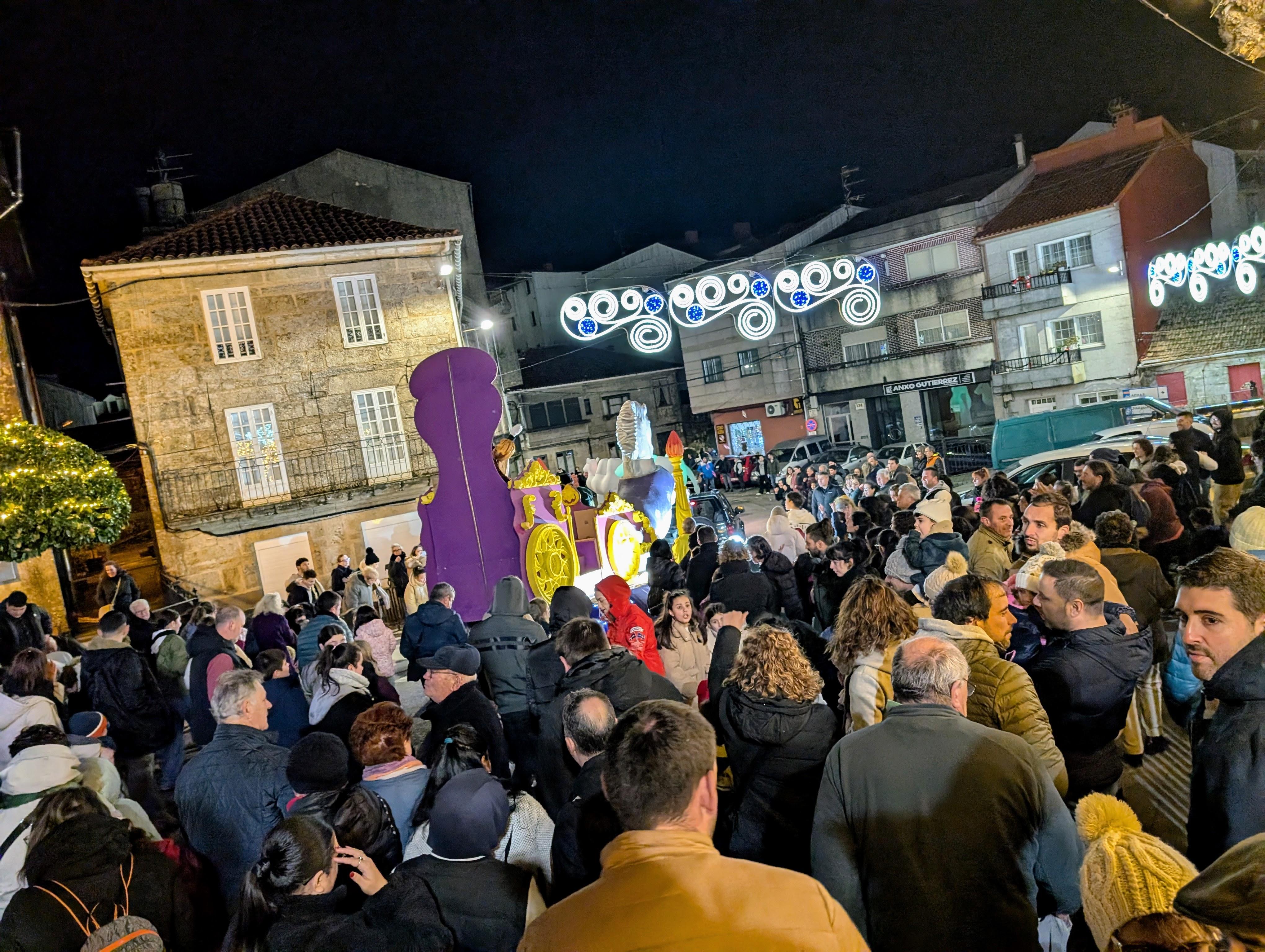 CABALGATA DE REIS 2025: Os Reis Magos chegaron á Cañiza o 4 de xaneiro repartindo ilusión, maxia e moitos caramelos