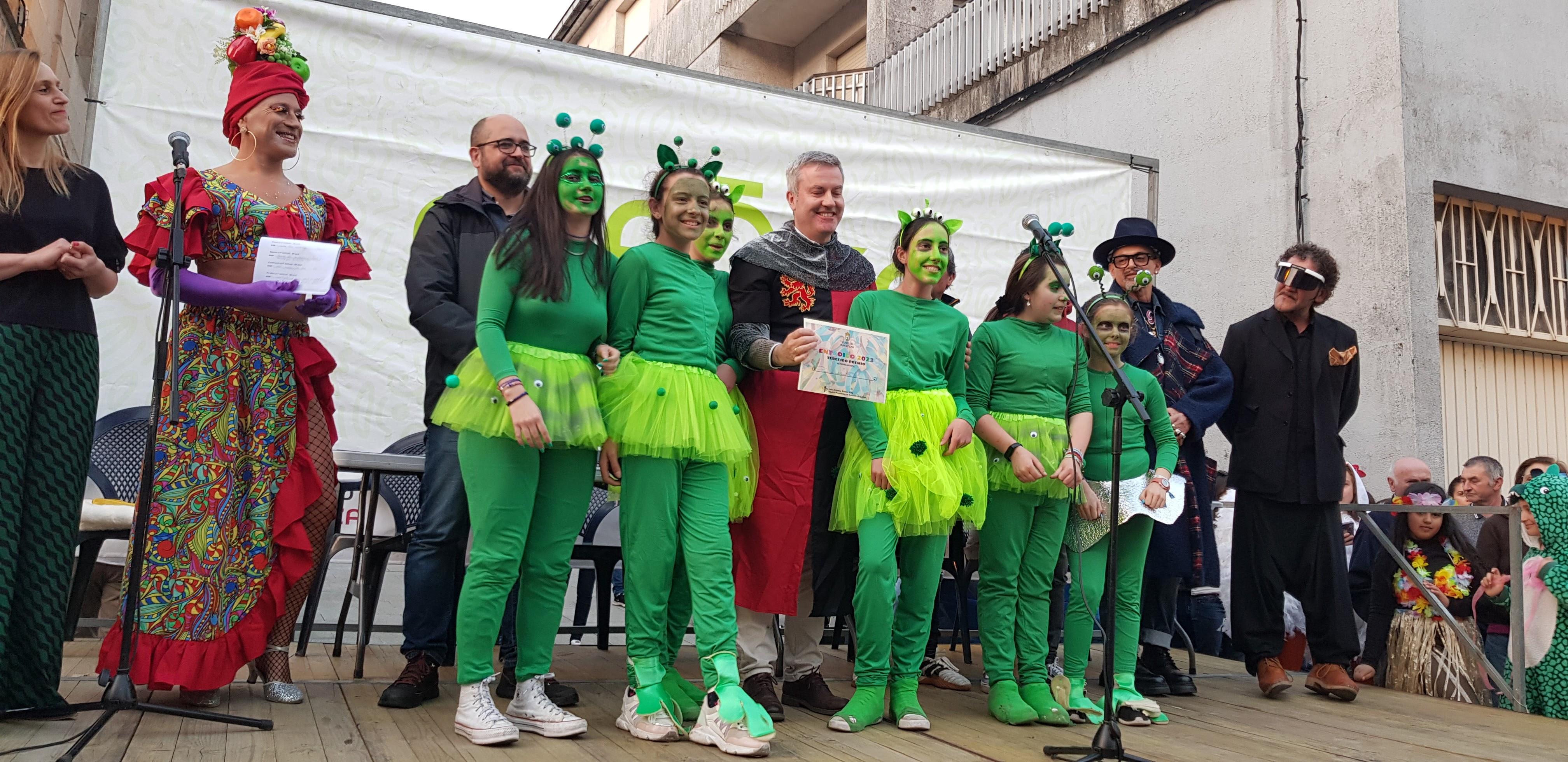 A Cañiza volve a celebrar o seu entroido co «Concurso de Comparsas» que congregou este domingo a centos de veciñ@s e case 200 participantes na rúas do Centro.