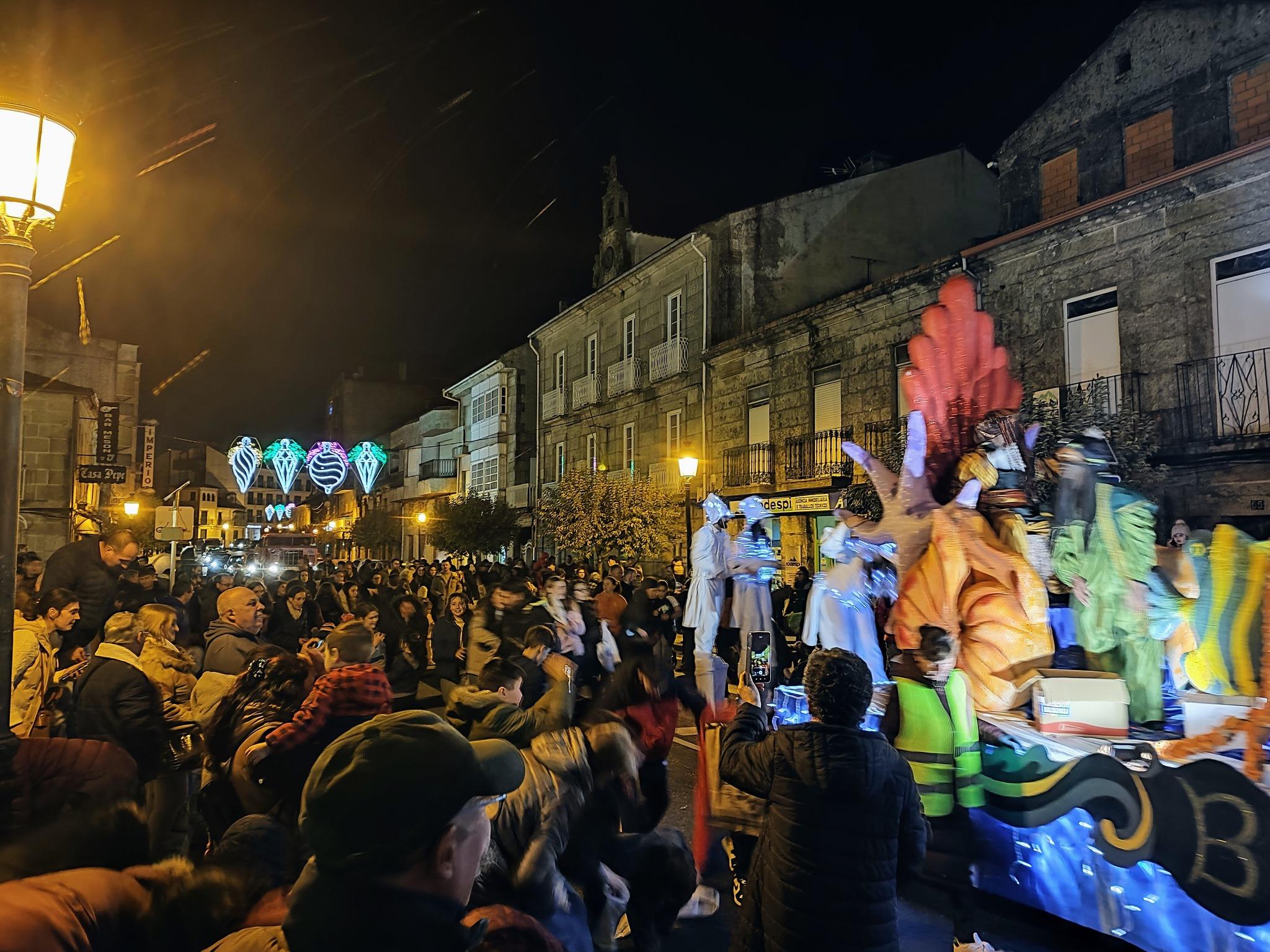 Cabalgata de Reis 2023. Imaxes do desfile polas rúas da Vila