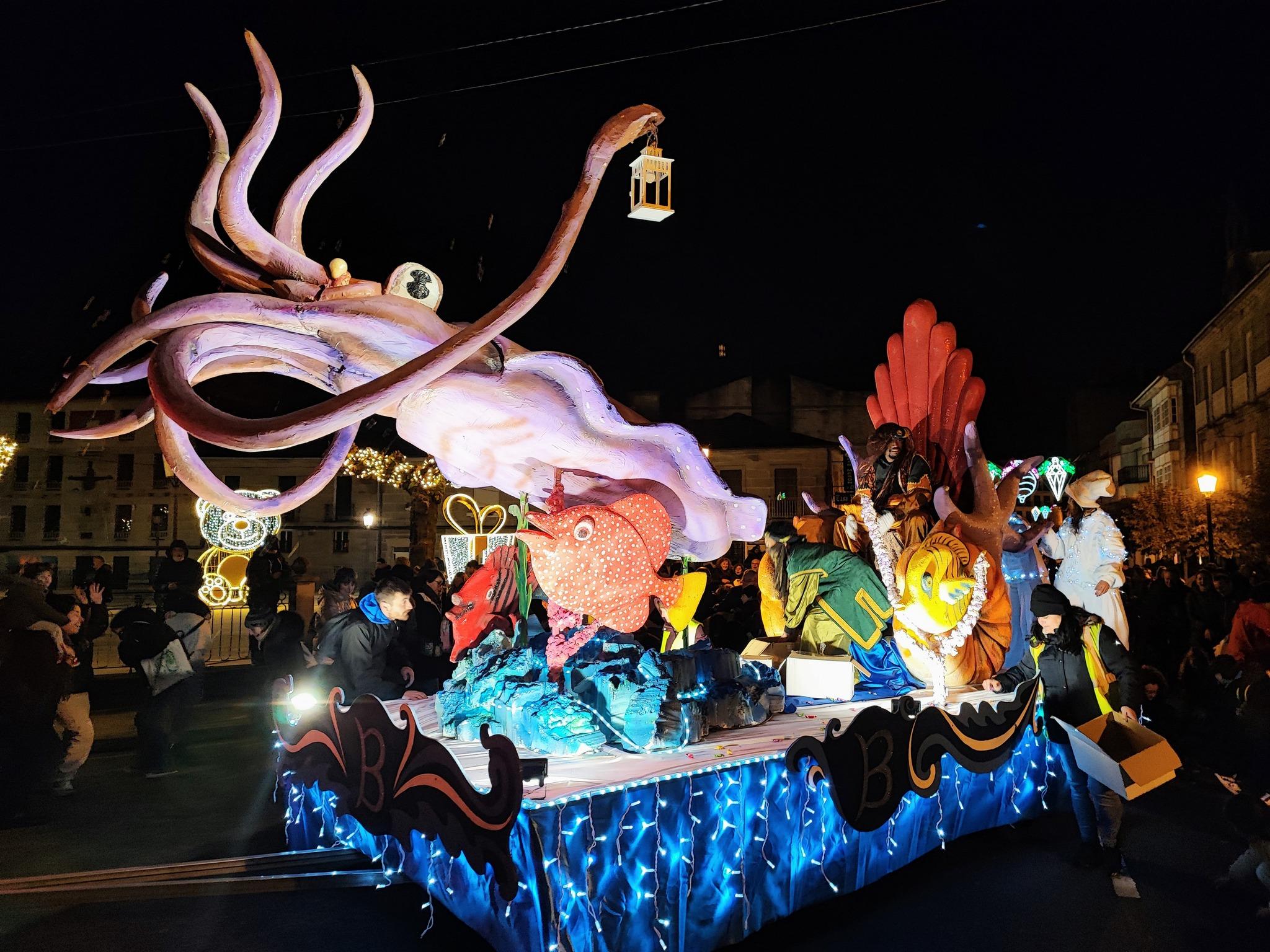 Cabalgata de Reis 2023. Imaxes do desfile polas rúas da Vila