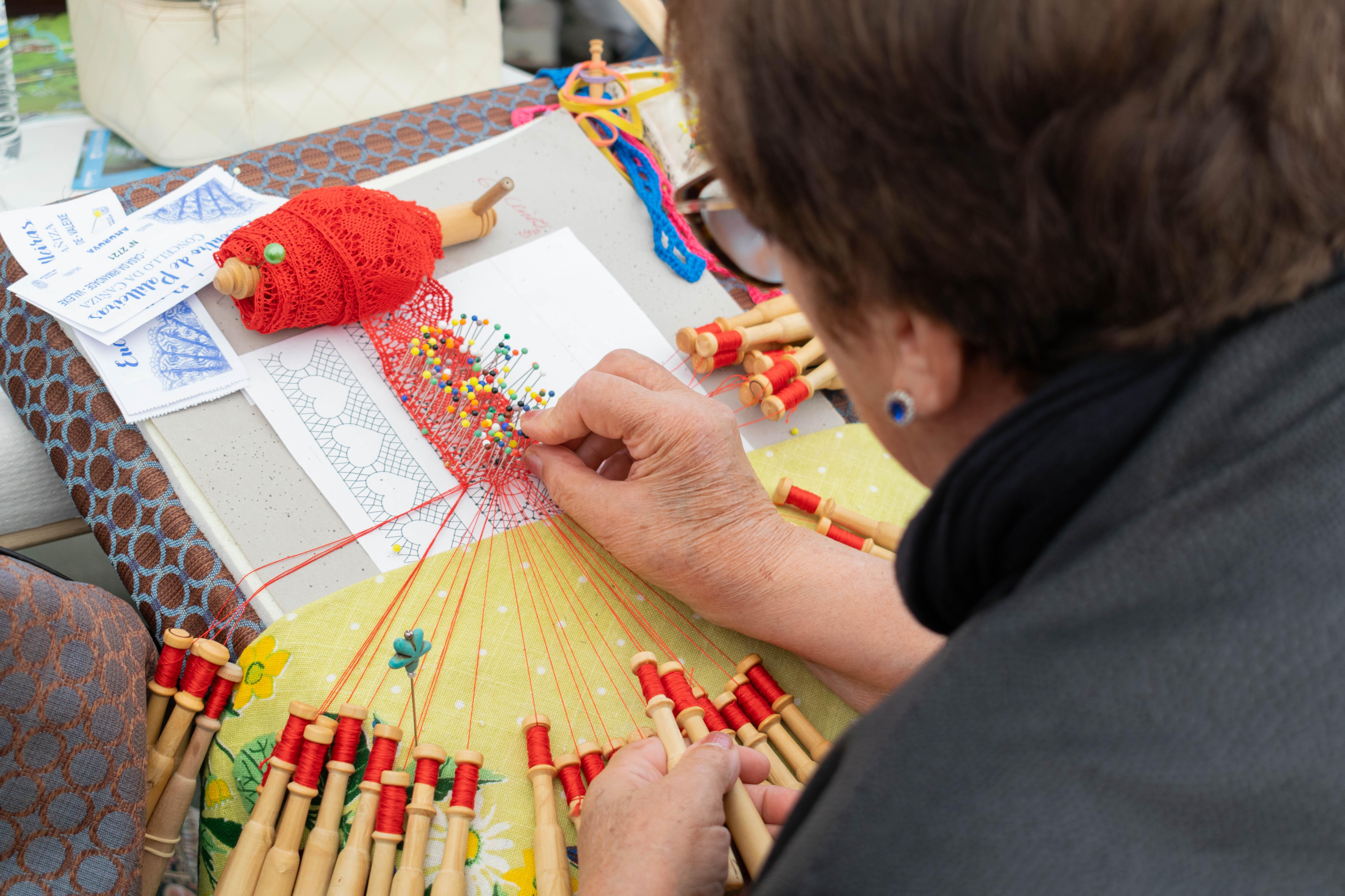 Valeixe acolleu este 1º domingo de abril a «II MOSTRA DE PALILLEIRAS Concello da Cañiza»