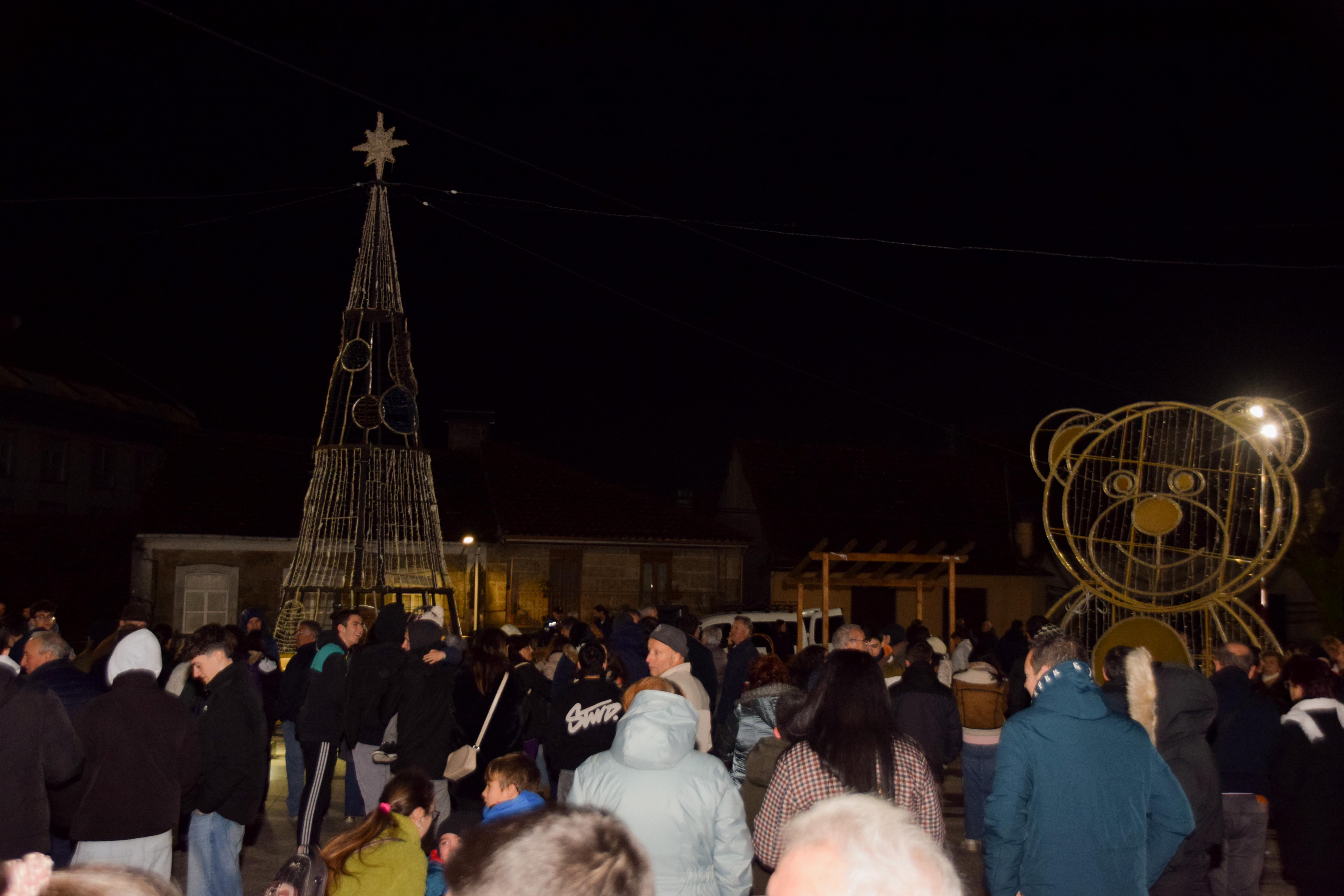 Este domingo inauguramos as Festas de Nadal co acendido do alumeado e unha gran chocolatada 