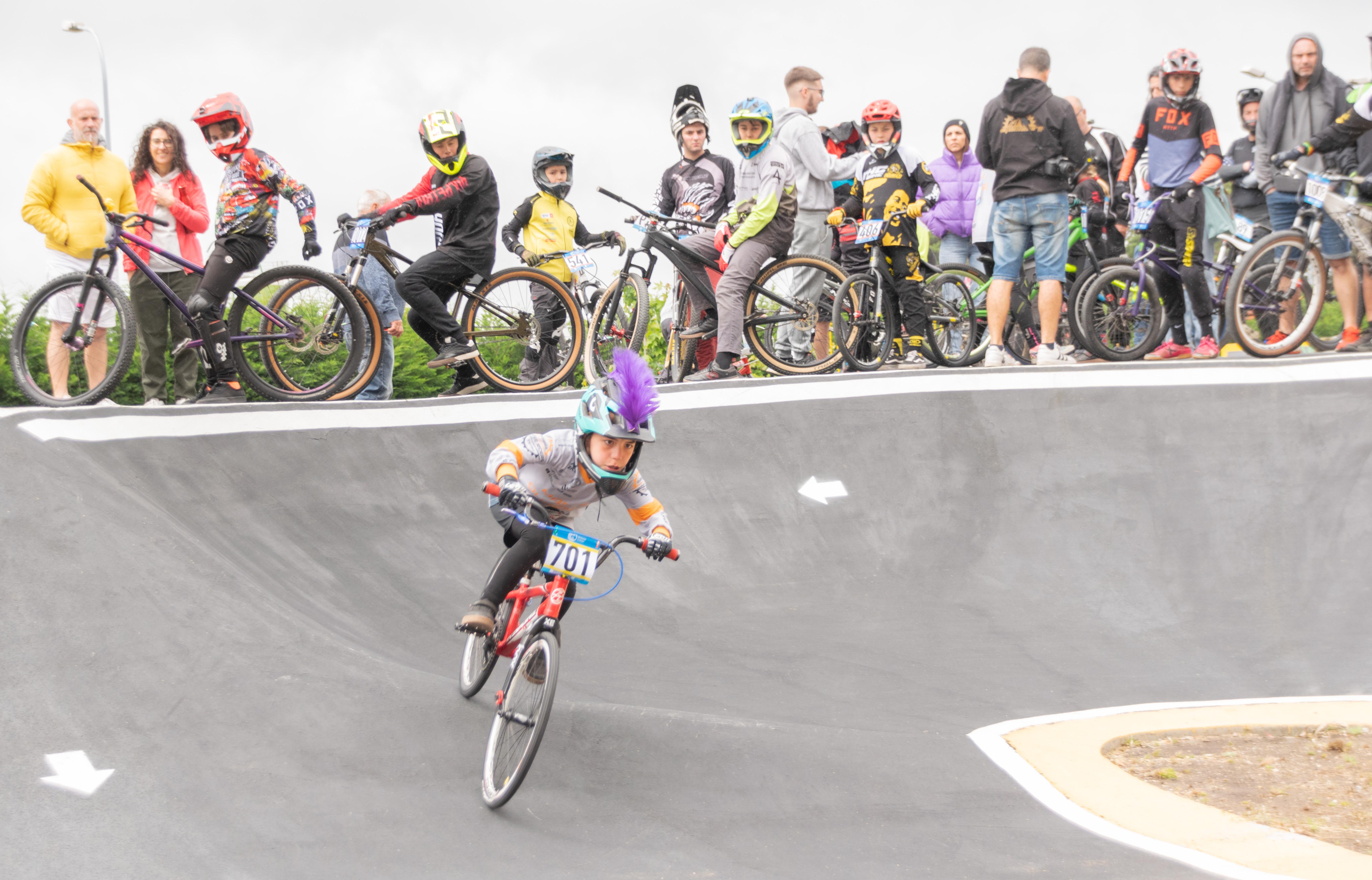 Éxito de organización e participación no II Gran Premio PUMPTRACK Concello da Cañiza