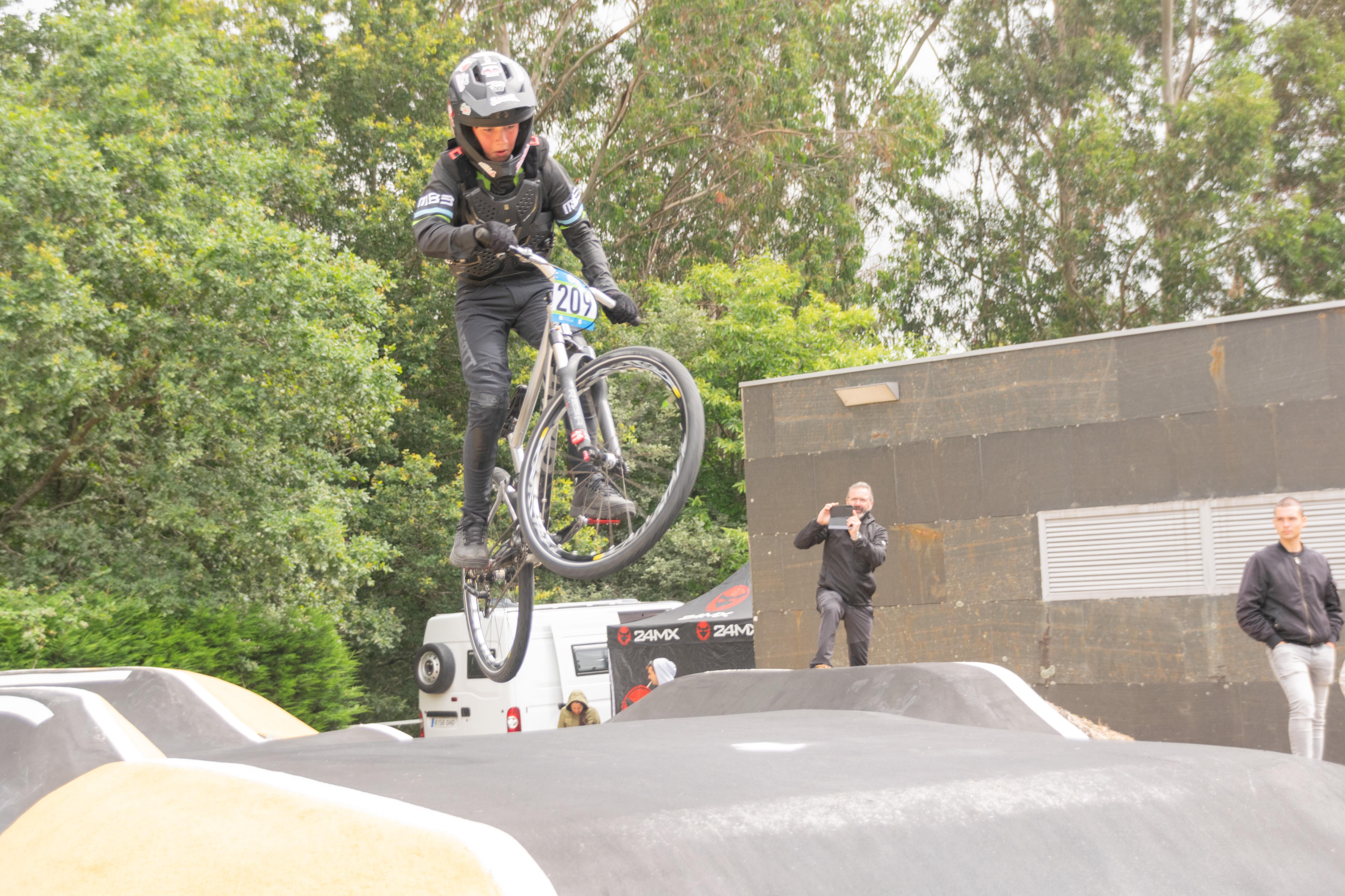 Éxito de organización e participación no II Gran Premio PUMPTRACK Concello da Cañiza