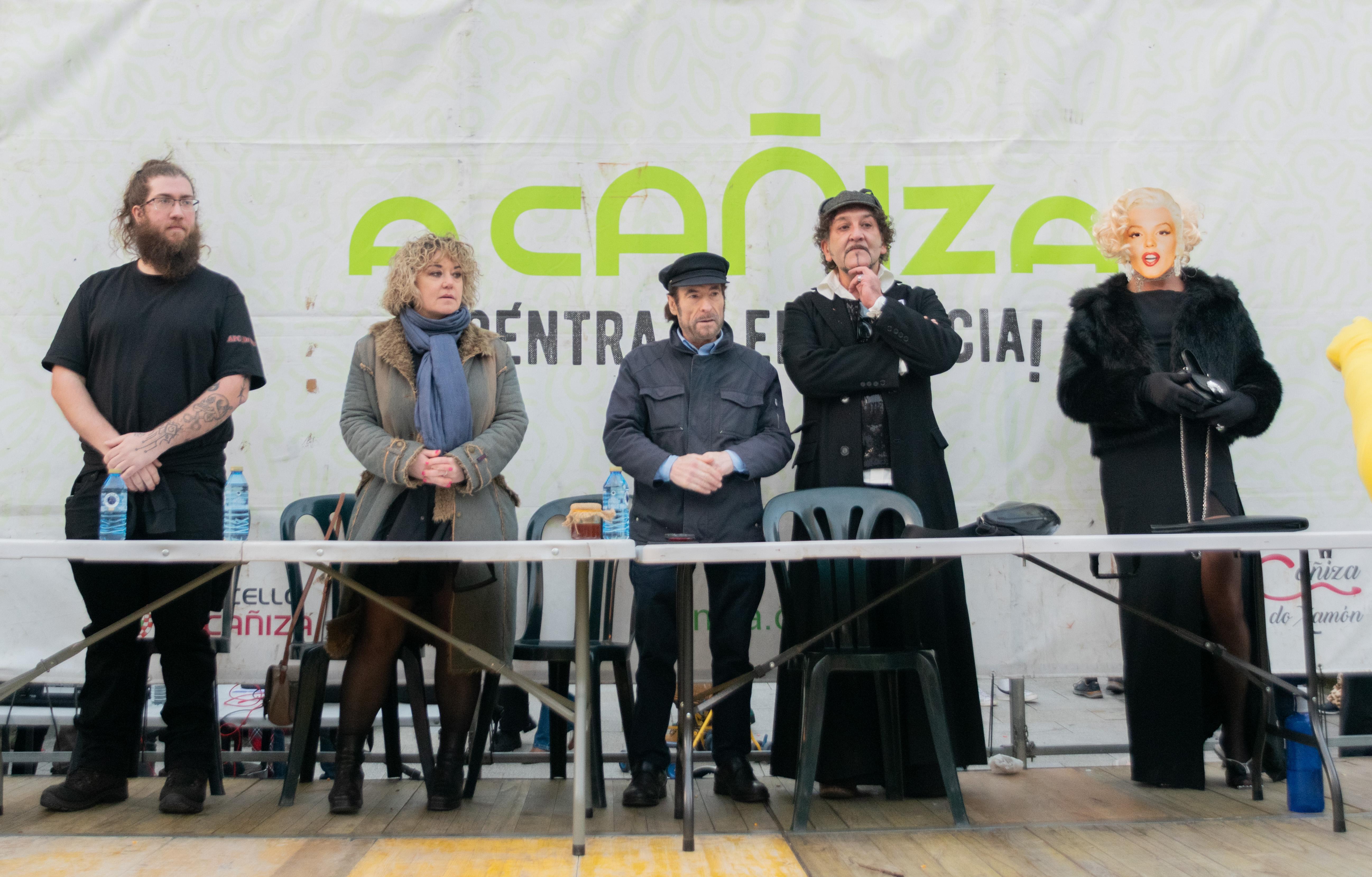 A Cañiza celebrou este domingo o seu «CONCURSO DE COMPARSAS» que un ano máis conseguiu reunir a mais de 300 participantes na rúas do centro.