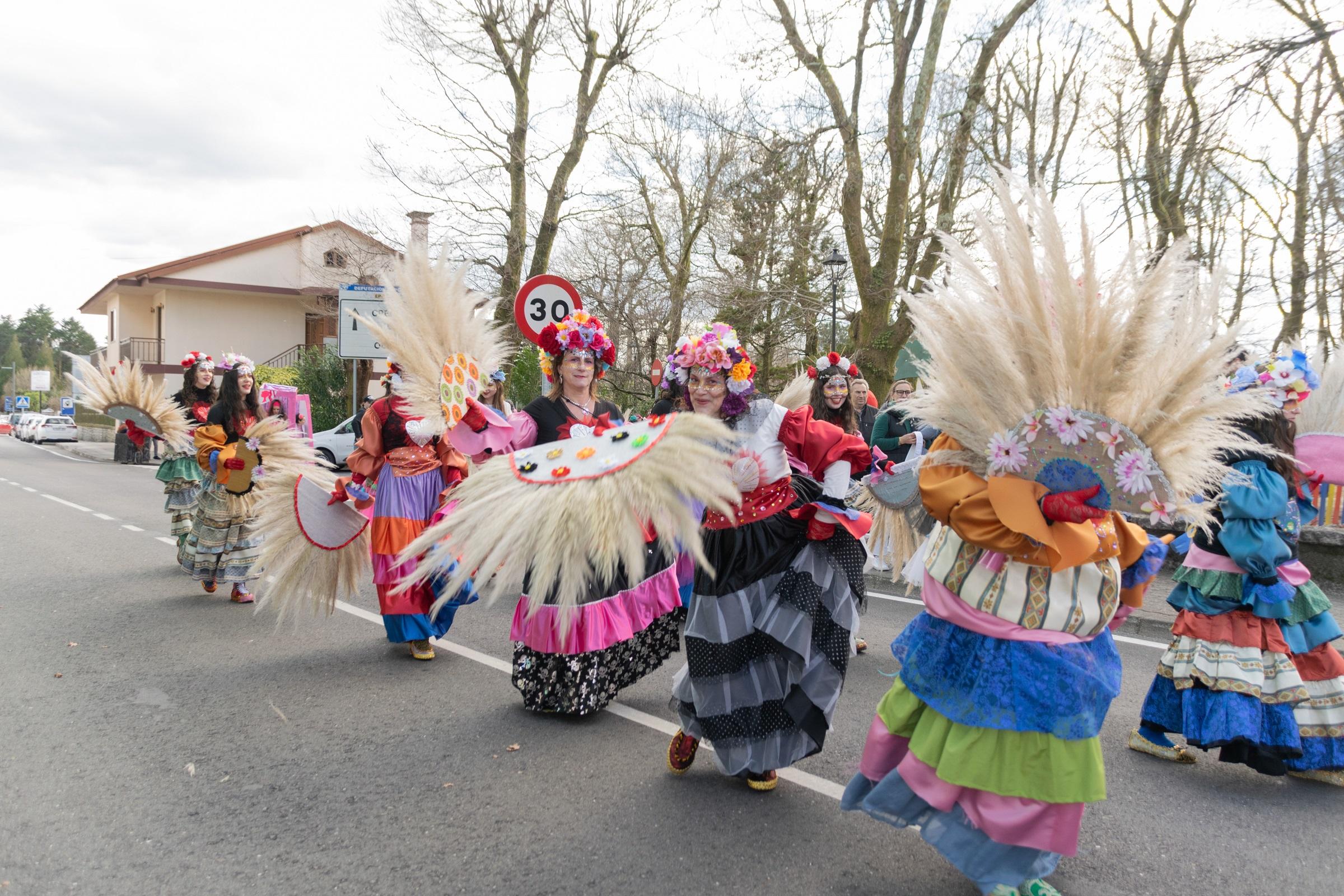 A Cañiza volve a superarse este sábado coa celebración do Concurso de Comparsas