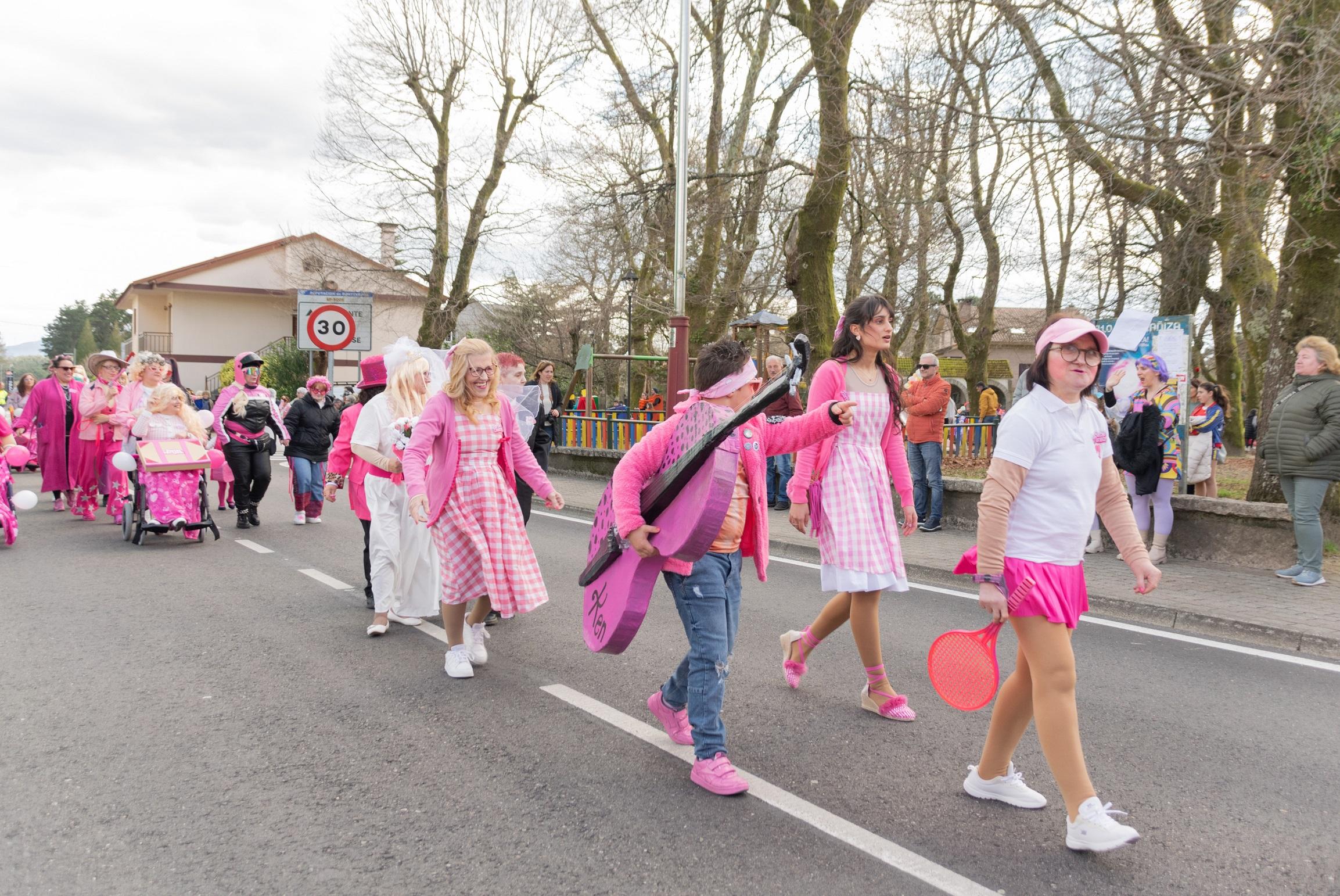 A Cañiza volve a superarse este sábado coa celebración do Concurso de Comparsas