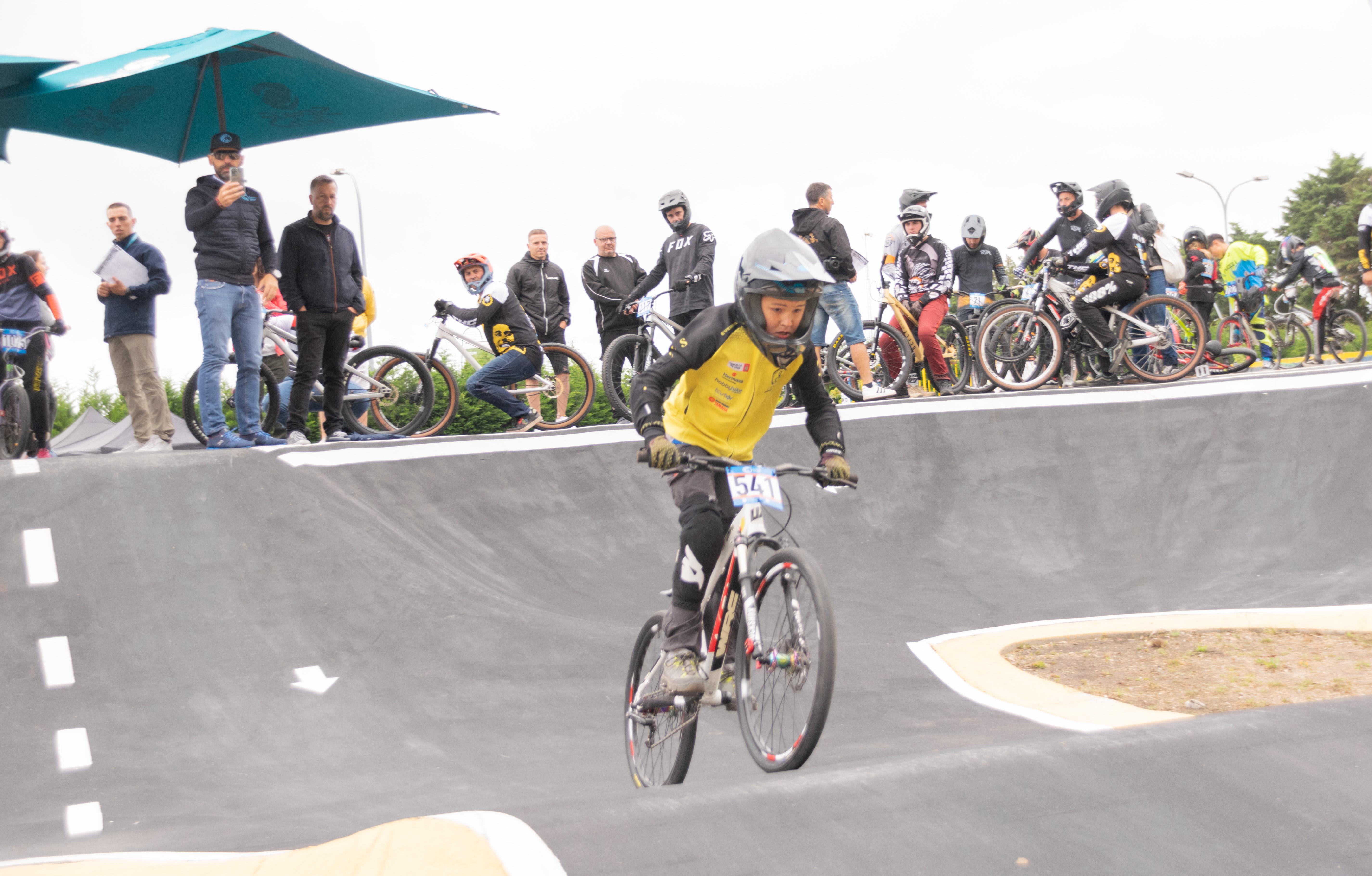 Éxito de organización e participación no II Gran Premio PUMPTRACK Concello da Cañiza