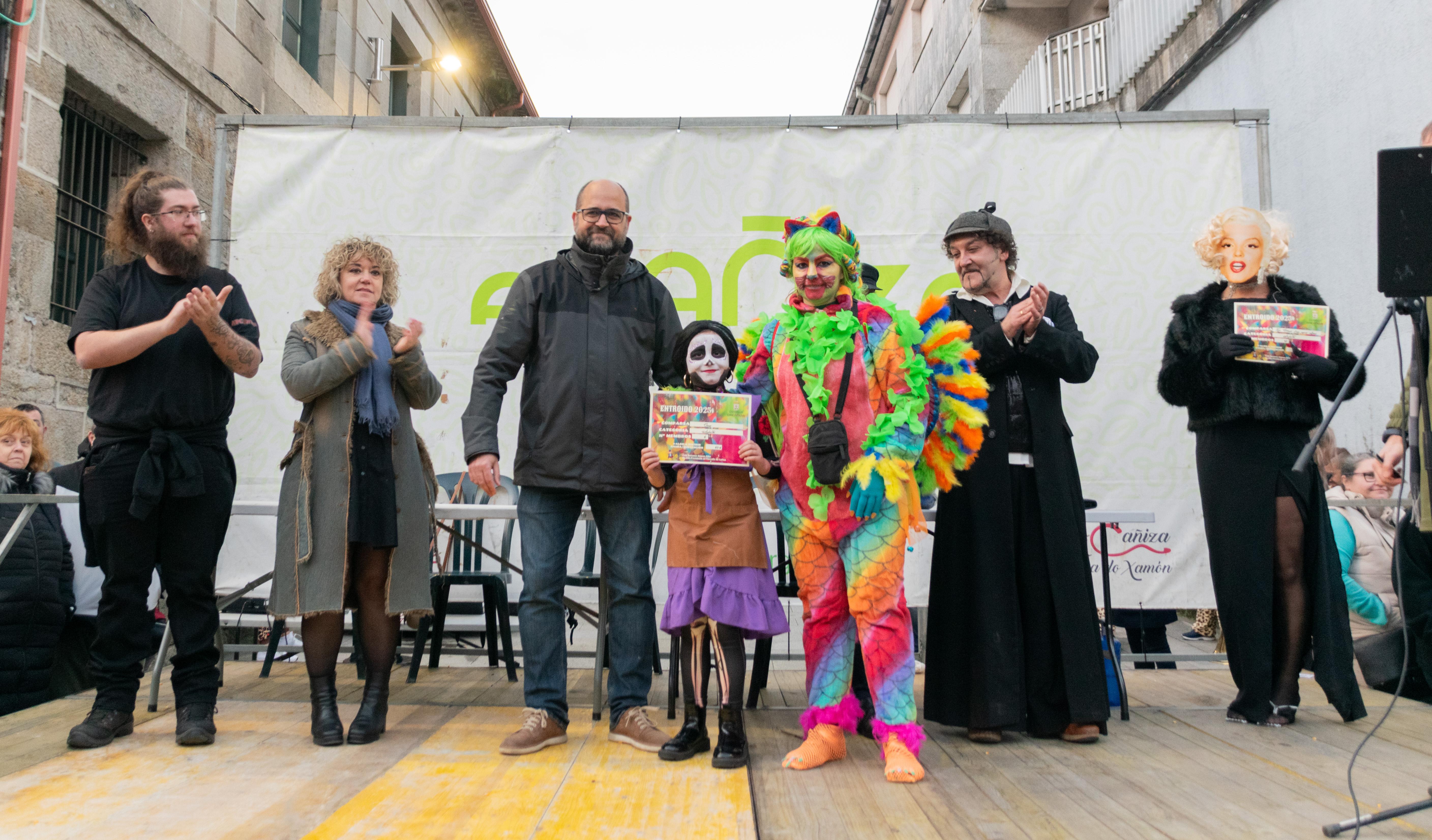 A Cañiza celebrou este domingo o seu «CONCURSO DE COMPARSAS» que un ano máis conseguiu reunir a mais de 300 participantes na rúas do centro.
