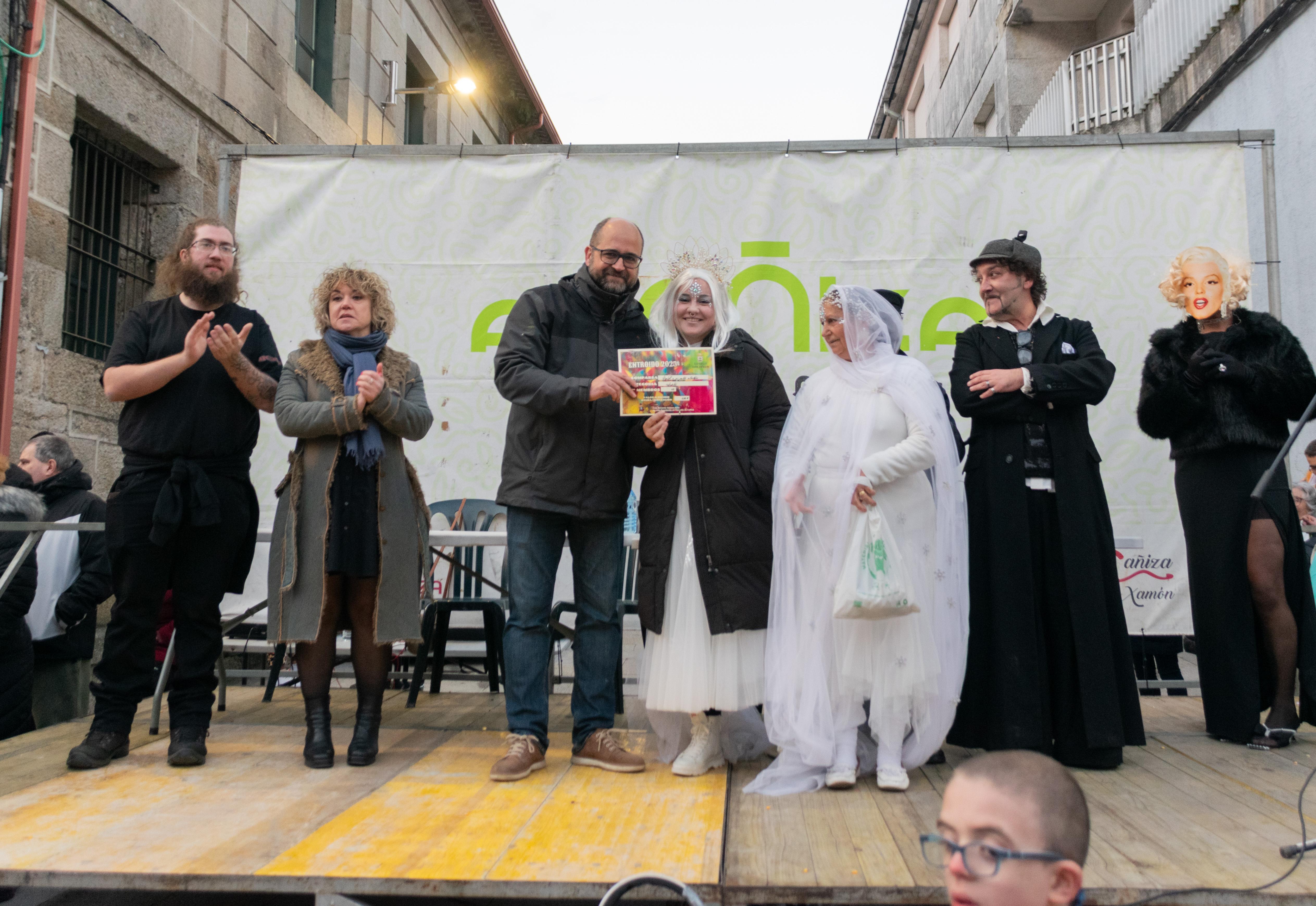 A Cañiza celebrou este domingo o seu «CONCURSO DE COMPARSAS» que un ano máis conseguiu reunir a mais de 300 participantes na rúas do centro.