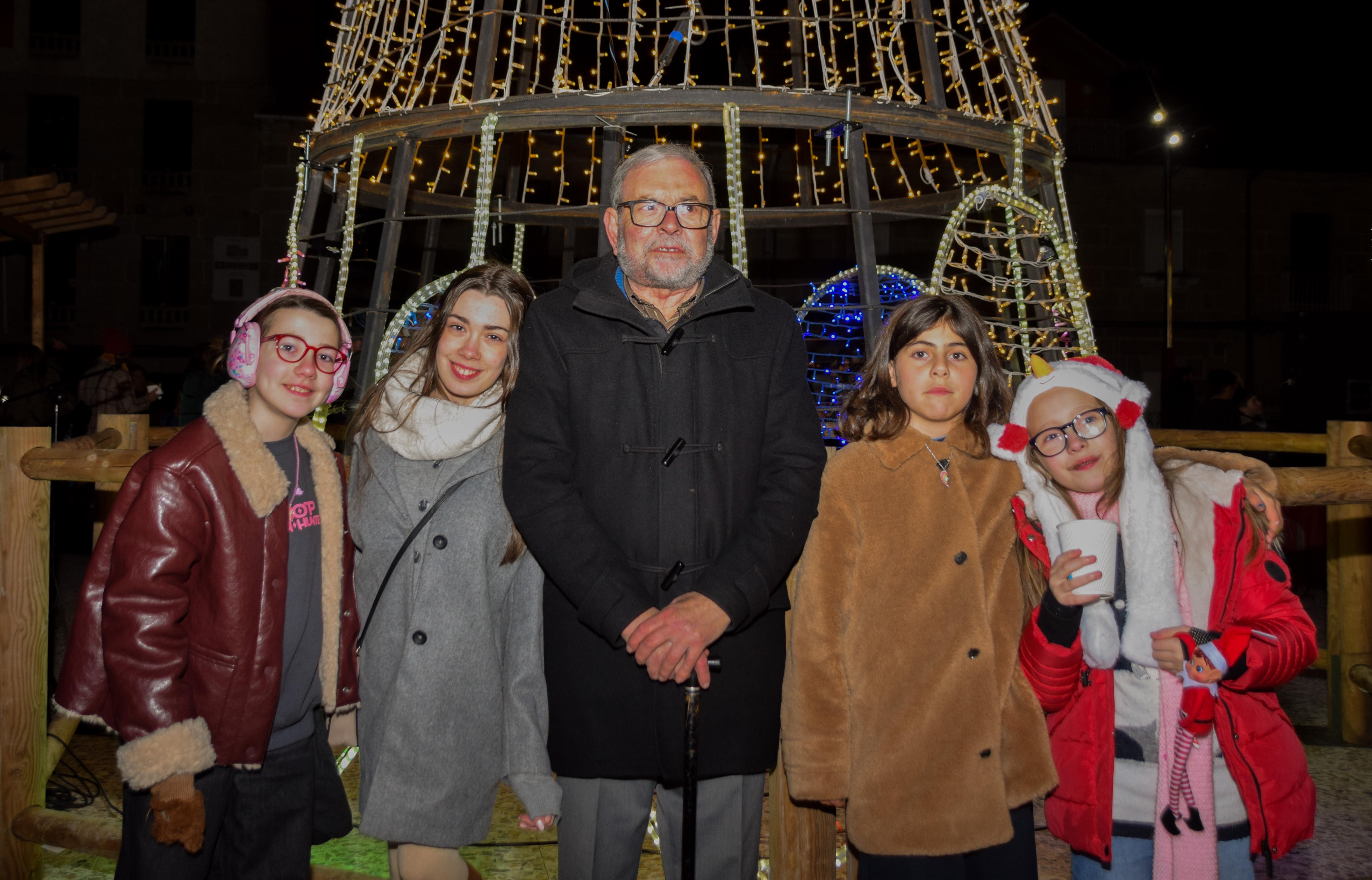 Este domingo inauguramos as Festas de Nadal co acendido do alumeado e unha gran chocolatada 