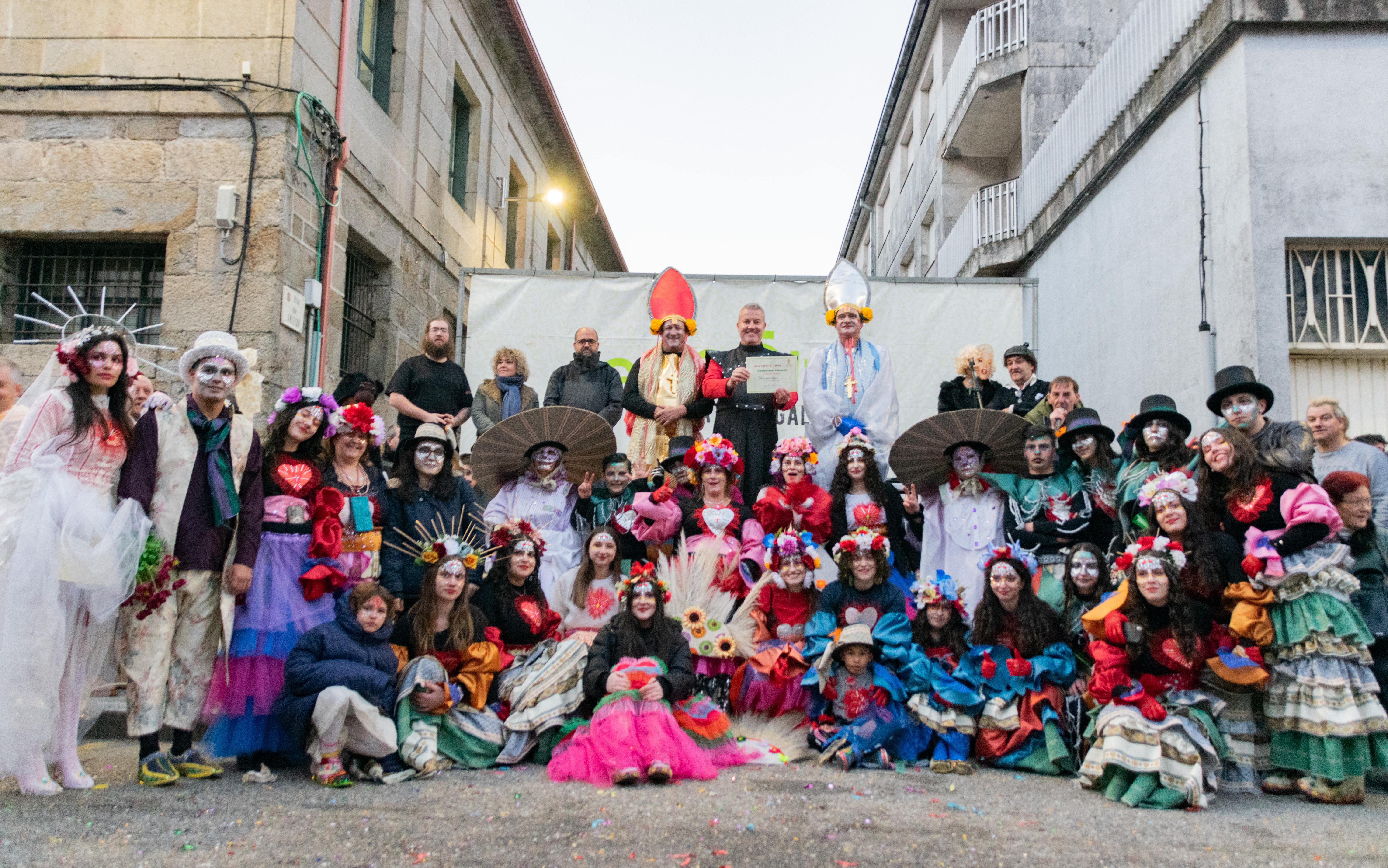 A Cañiza celebrou este domingo o seu «CONCURSO DE COMPARSAS» que un ano máis conseguiu reunir a mais de 300 participantes na rúas do centro.