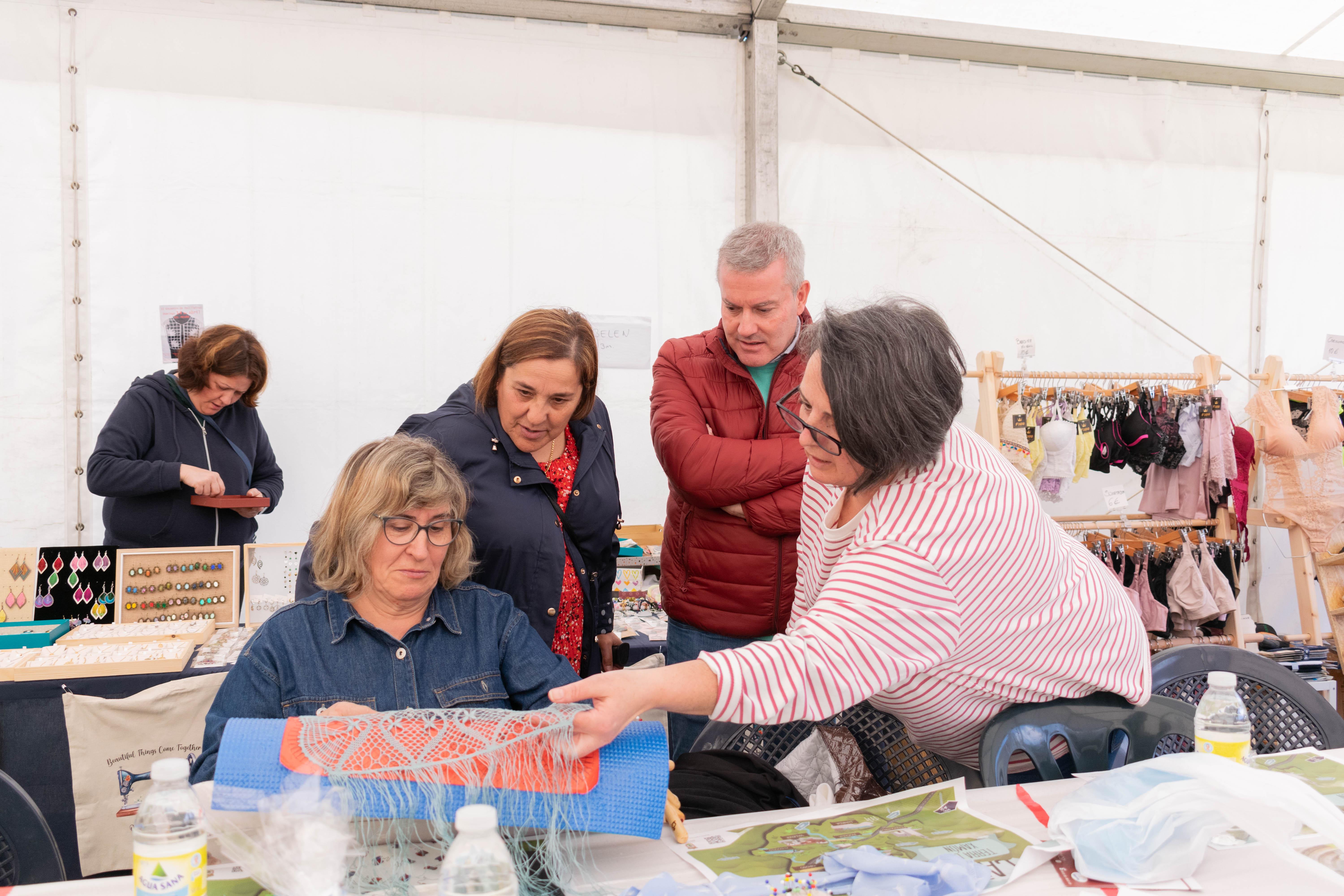 Valeixe acolleu este 1º domingo de abril a «II MOSTRA DE PALILLEIRAS Concello da Cañiza»