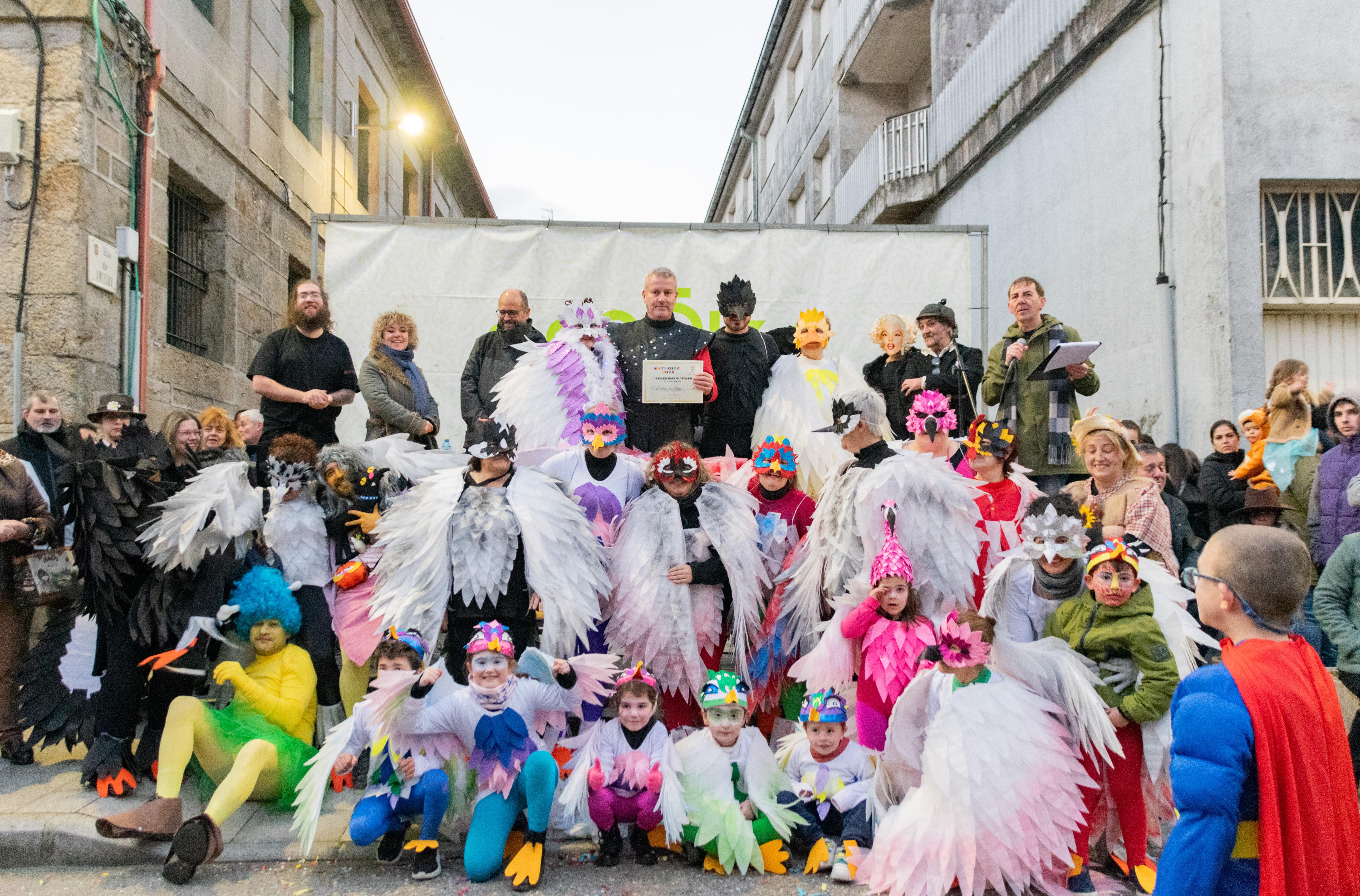 A Cañiza celebrou este domingo o seu «CONCURSO DE COMPARSAS» que un ano máis conseguiu reunir a mais de 300 participantes na rúas do centro.