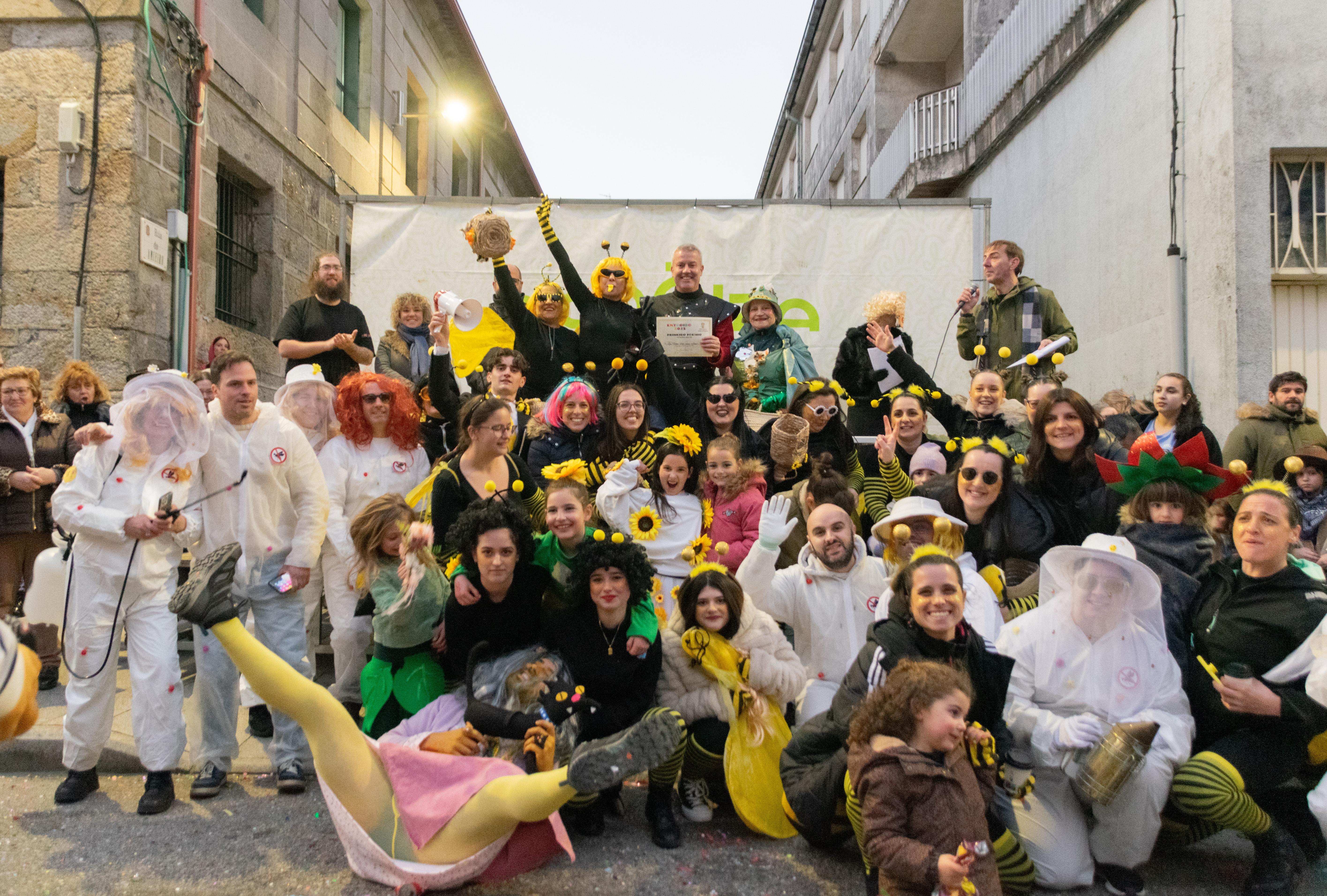 A Cañiza celebrou este domingo o seu «CONCURSO DE COMPARSAS» que un ano máis conseguiu reunir a mais de 300 participantes na rúas do centro.