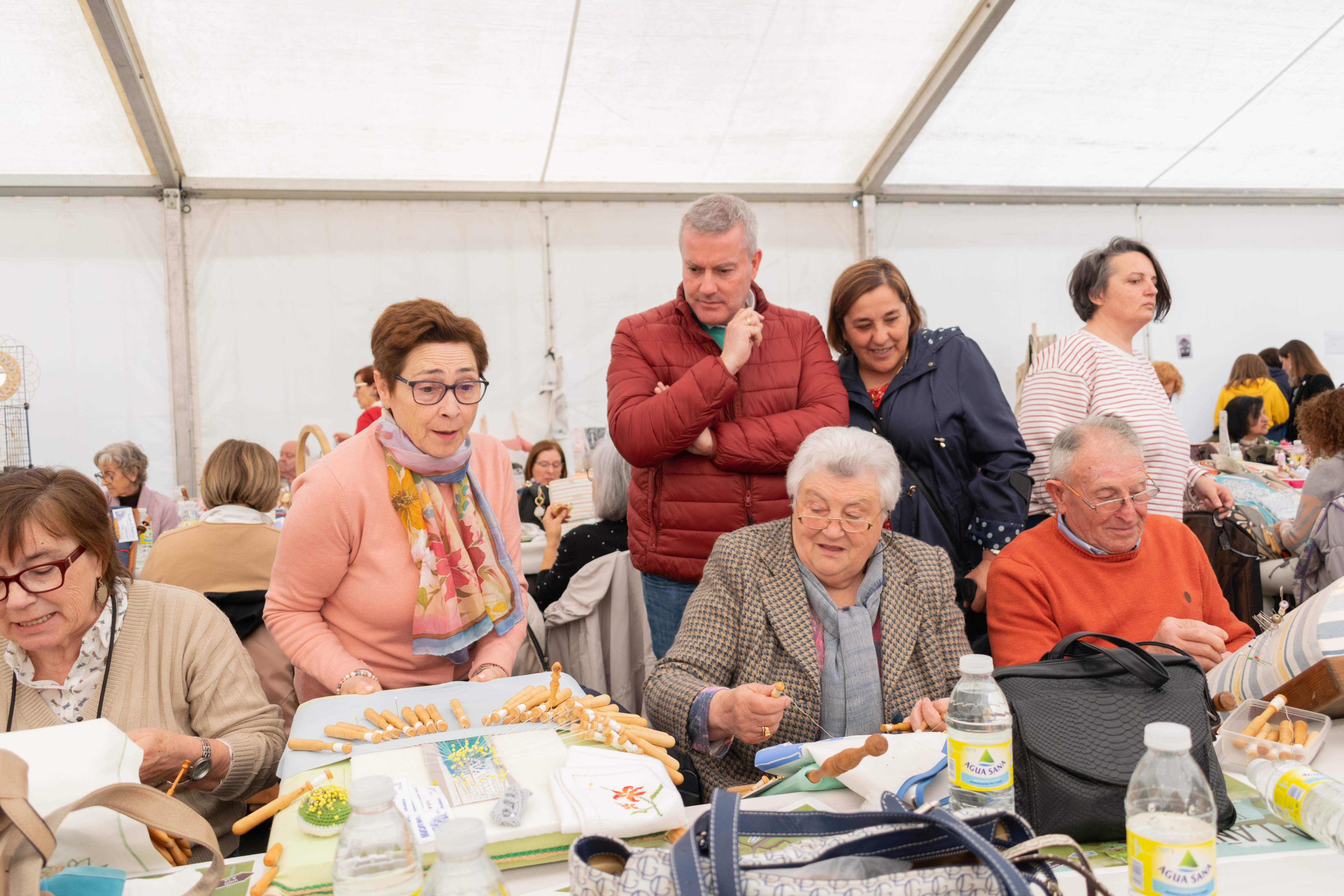 Valeixe acolleu este 1º domingo de abril a «II MOSTRA DE PALILLEIRAS Concello da Cañiza»