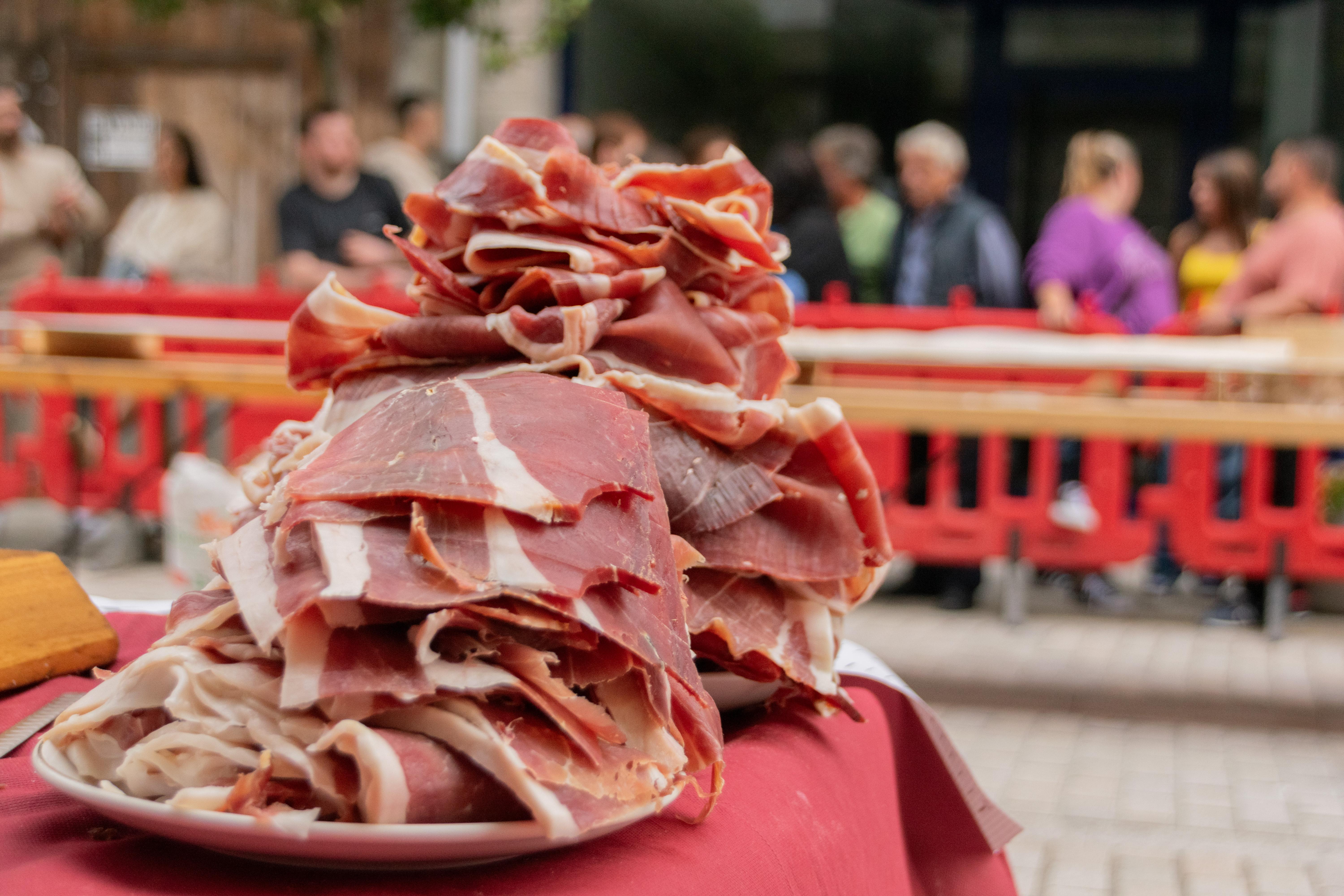 A Cañiza supera o récord de 2023 ao fornear un «bocata de xamón» de 20,38 m.