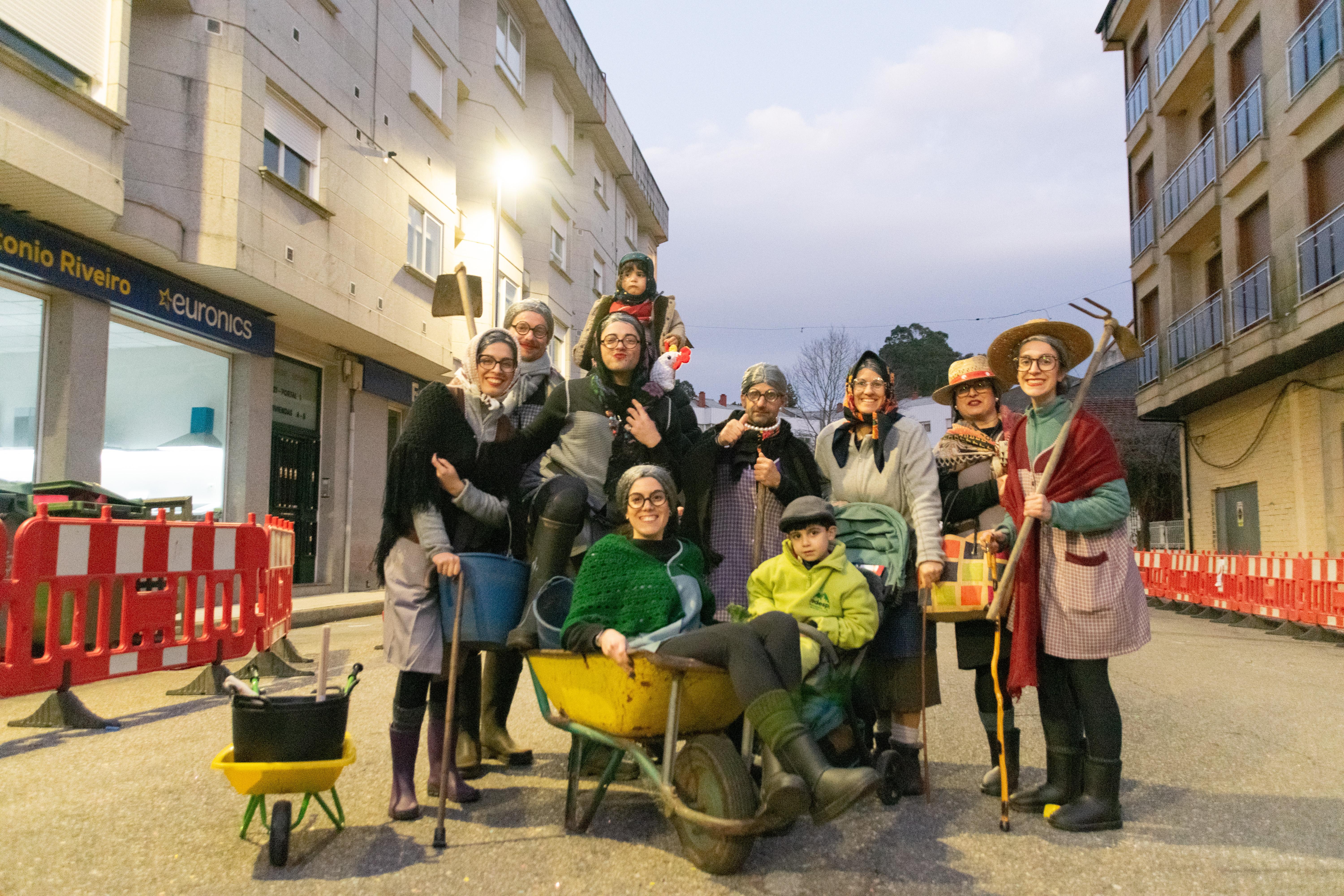 A Cañiza celebrou este domingo o seu «CONCURSO DE COMPARSAS» que un ano máis conseguiu reunir a mais de 300 participantes na rúas do centro.