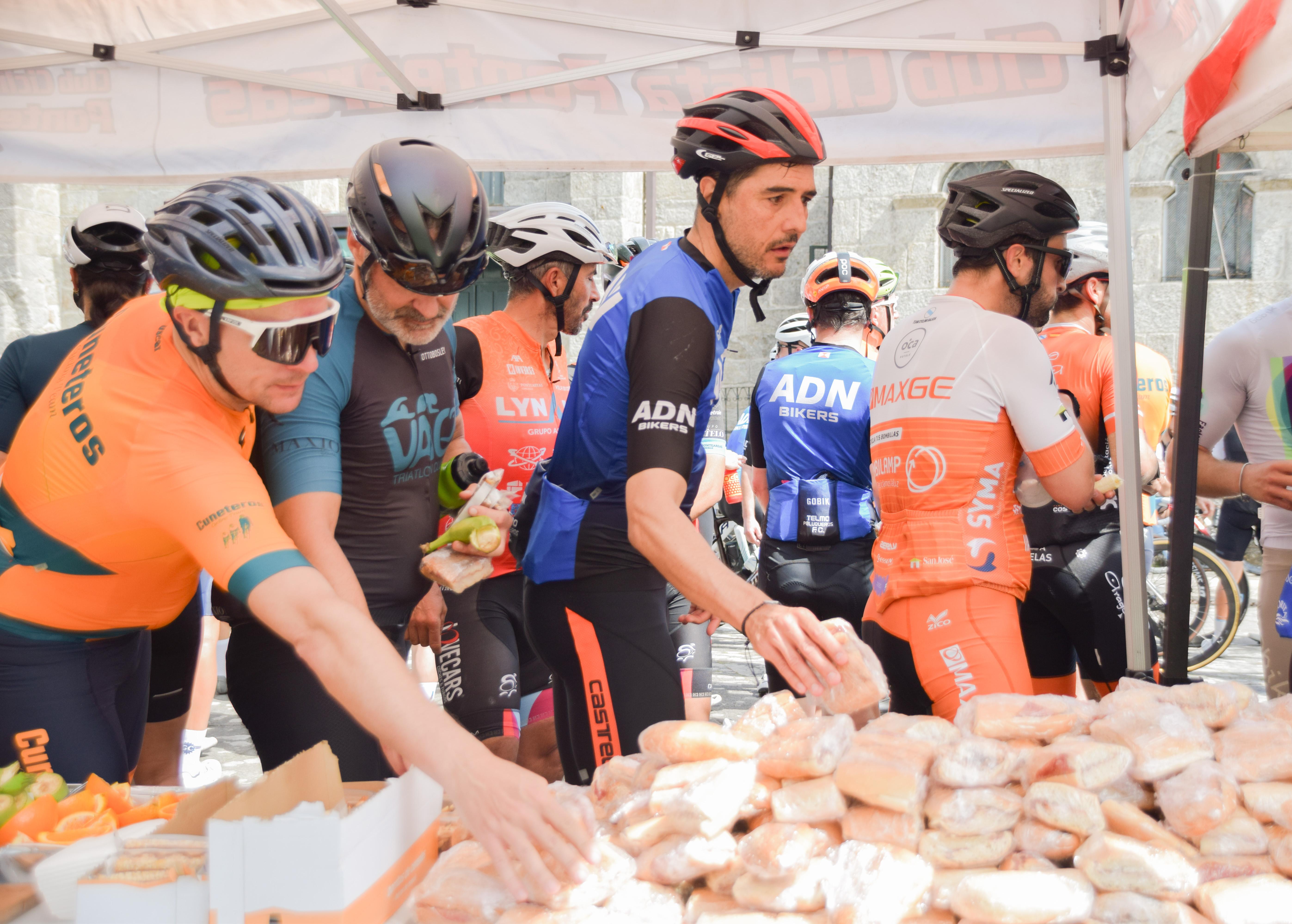 A Franqueira recibiu este 25 de maio a máis de 500 ciclistas na 10ª edición da «Sestelo Clásica Álvaro Pino»