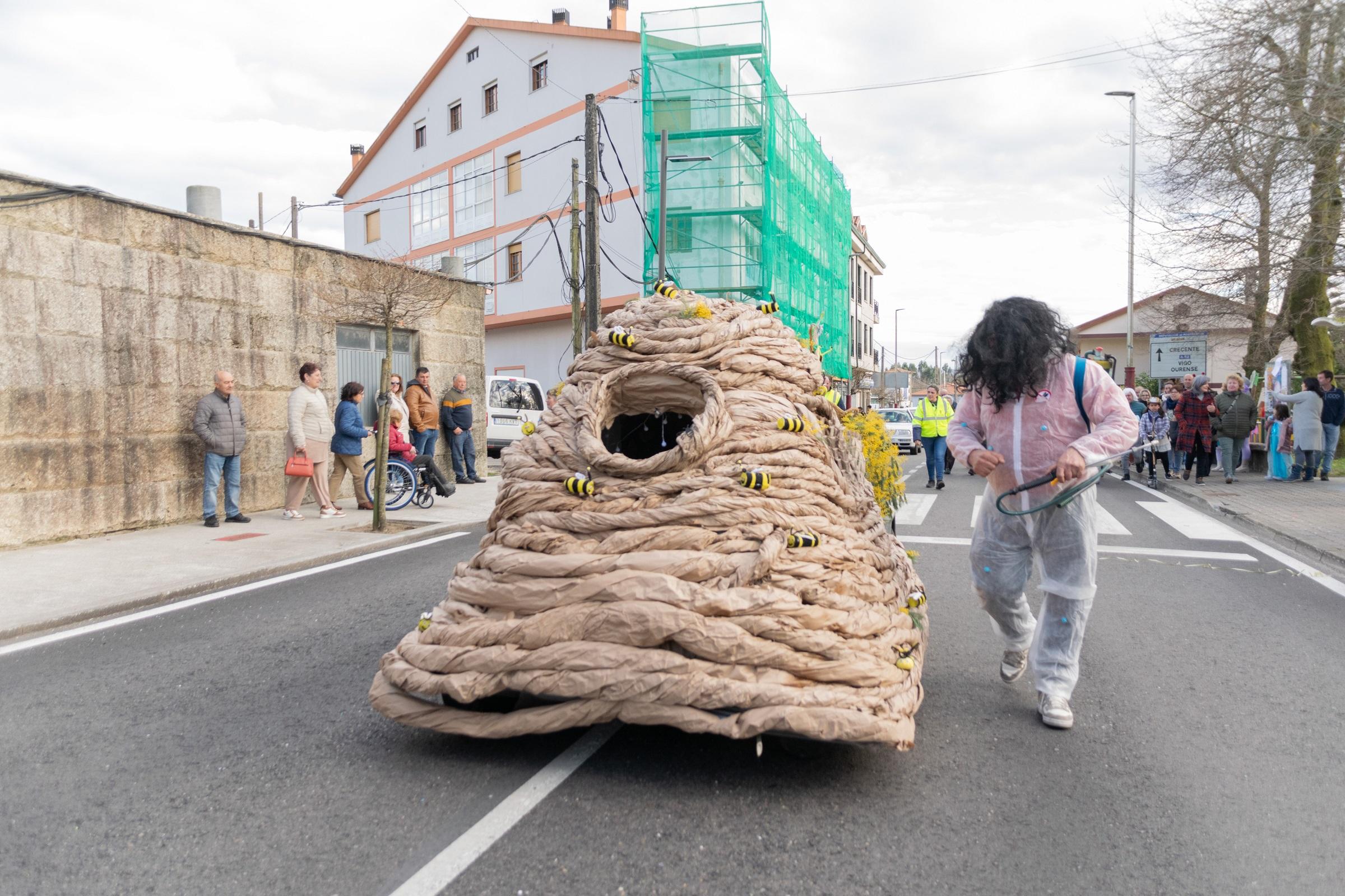A Cañiza volve a superarse este sábado coa celebración do Concurso de Comparsas