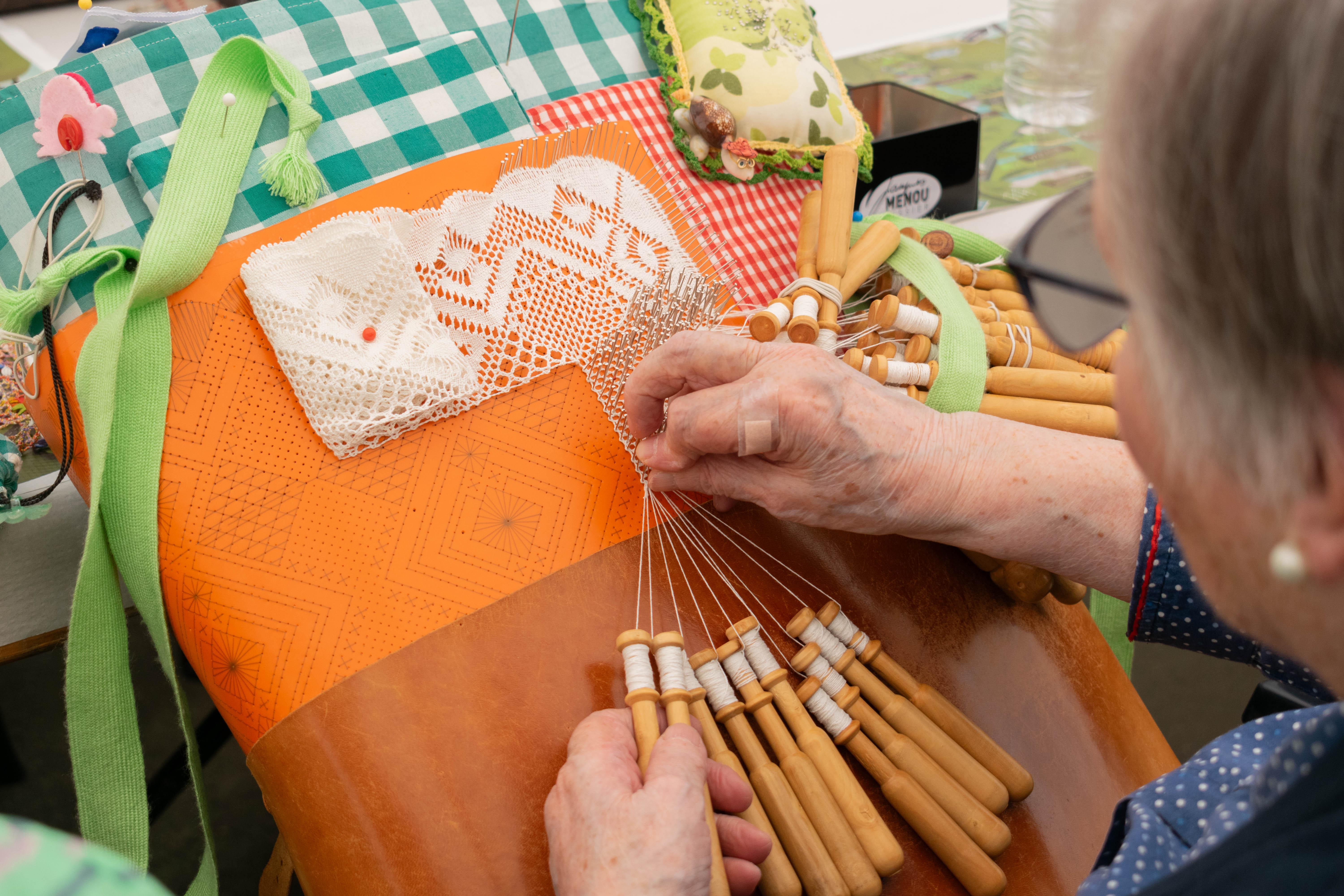 Valeixe acolleu este 1º domingo de abril a «II MOSTRA DE PALILLEIRAS Concello da Cañiza»