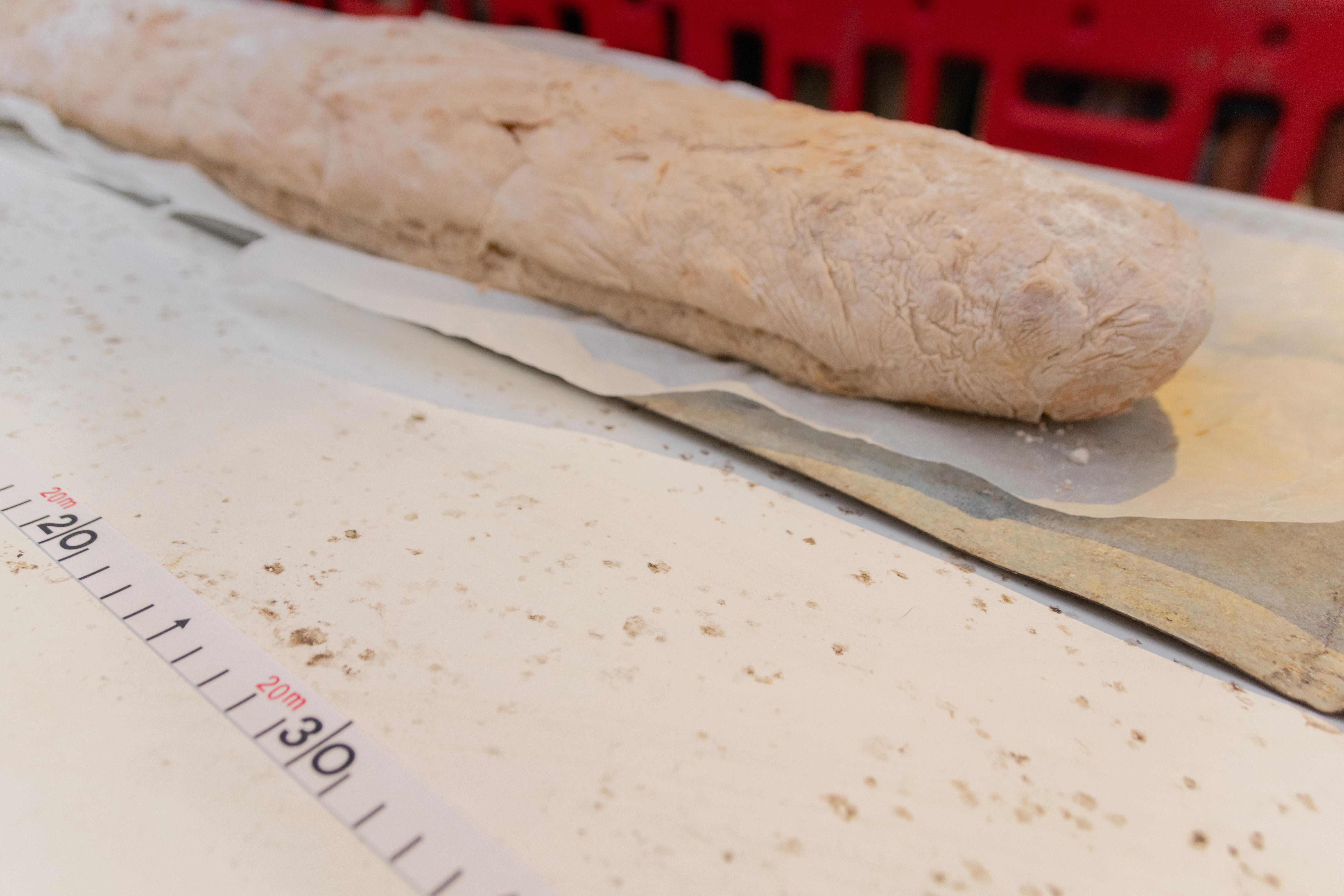 A Cañiza supera o récord de 2023 ao fornear un «bocata de xamón» de 20,38 m.
