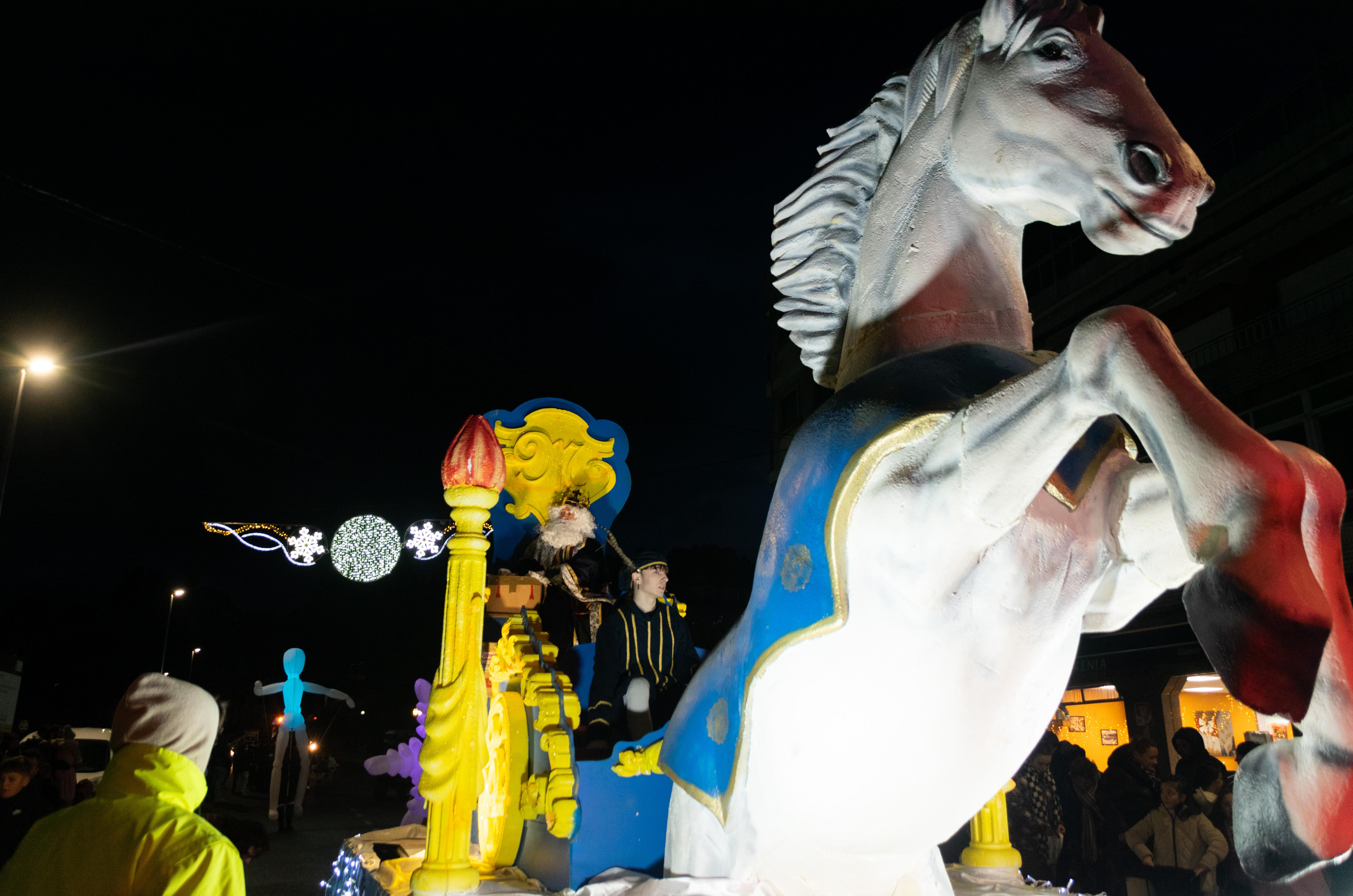CABALGATA DE REIS 2025: Os Reis Magos chegaron á Cañiza o 4 de xaneiro repartindo ilusión, maxia e moitos caramelos