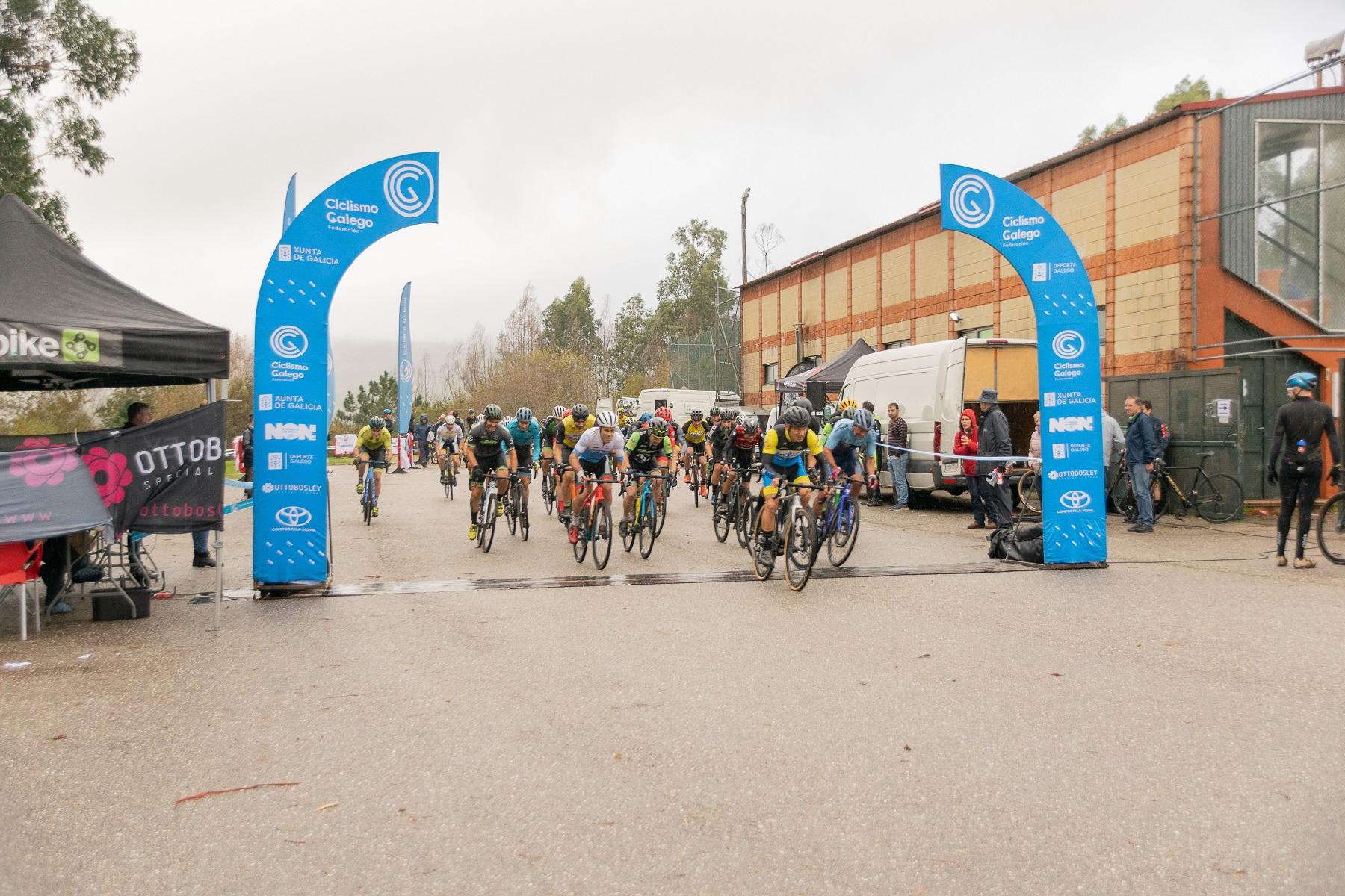 Este domingo 12 de novembro A Cañiza celebrou a II Edición do «Trofeo Ciclocross Concello da Cañiza»