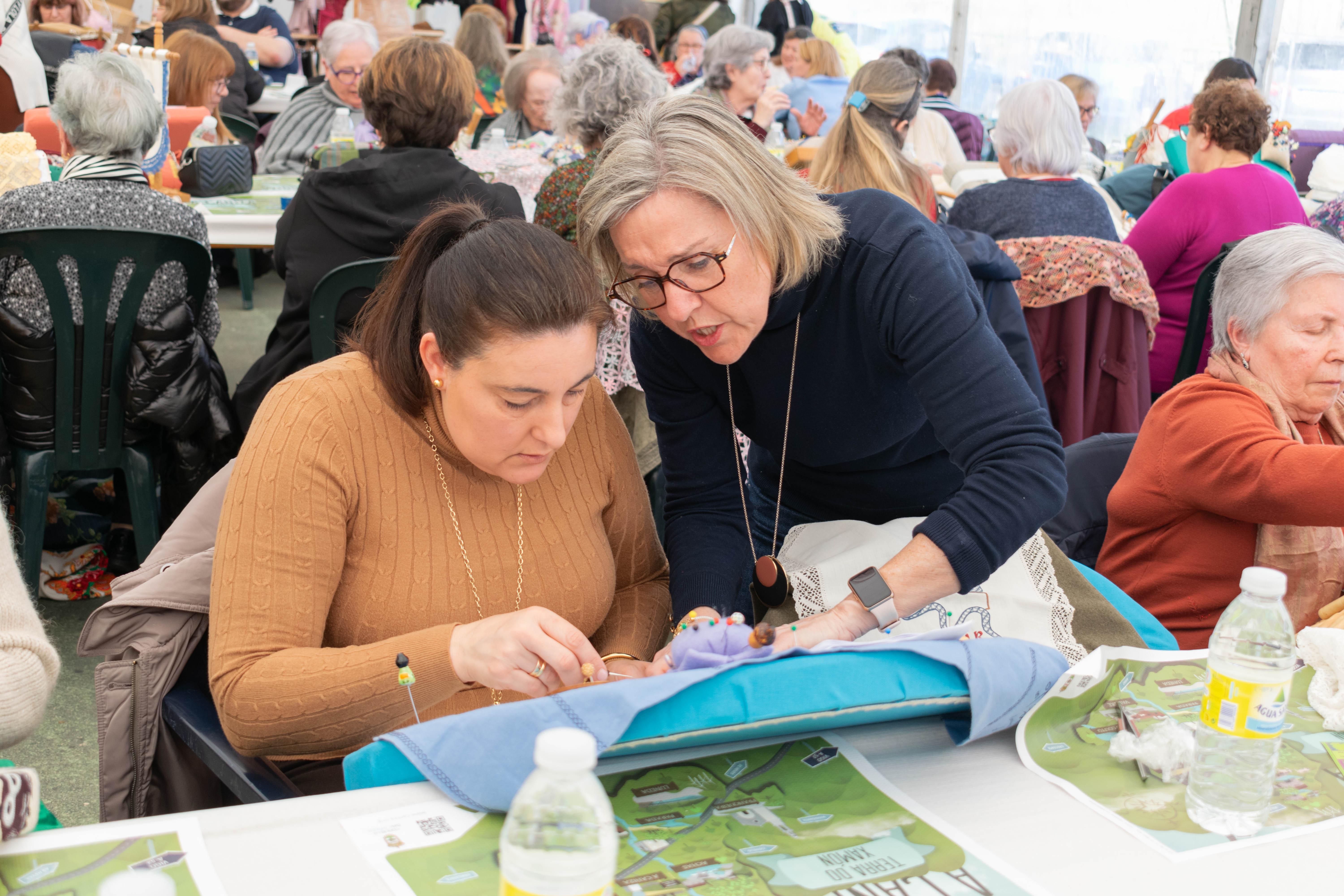 Valeixe acolleu este 1º domingo de abril a «II MOSTRA DE PALILLEIRAS Concello da Cañiza»