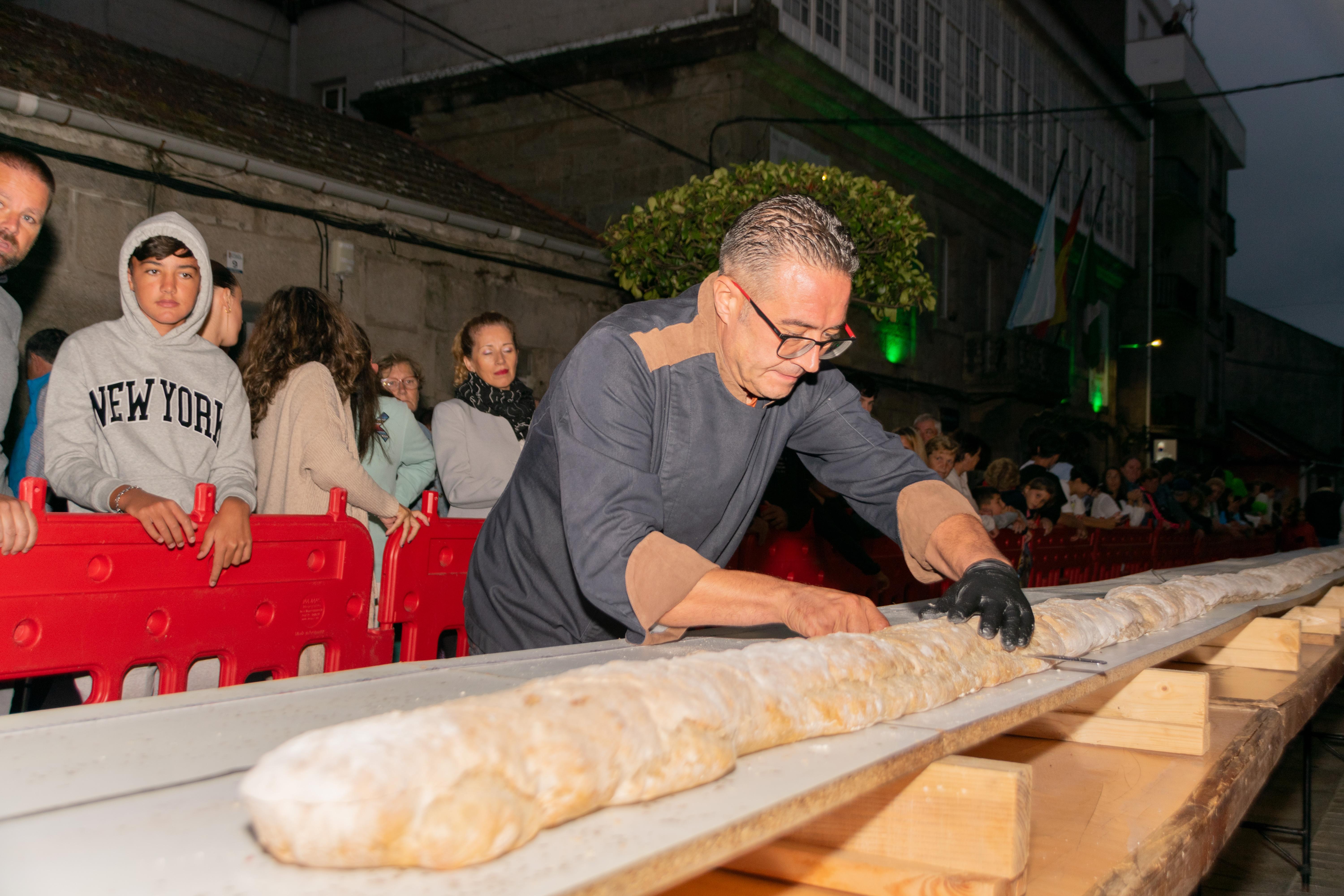 A Cañiza supera o récord de 2023 ao fornear un «bocata de xamón» de 20,38 m.
