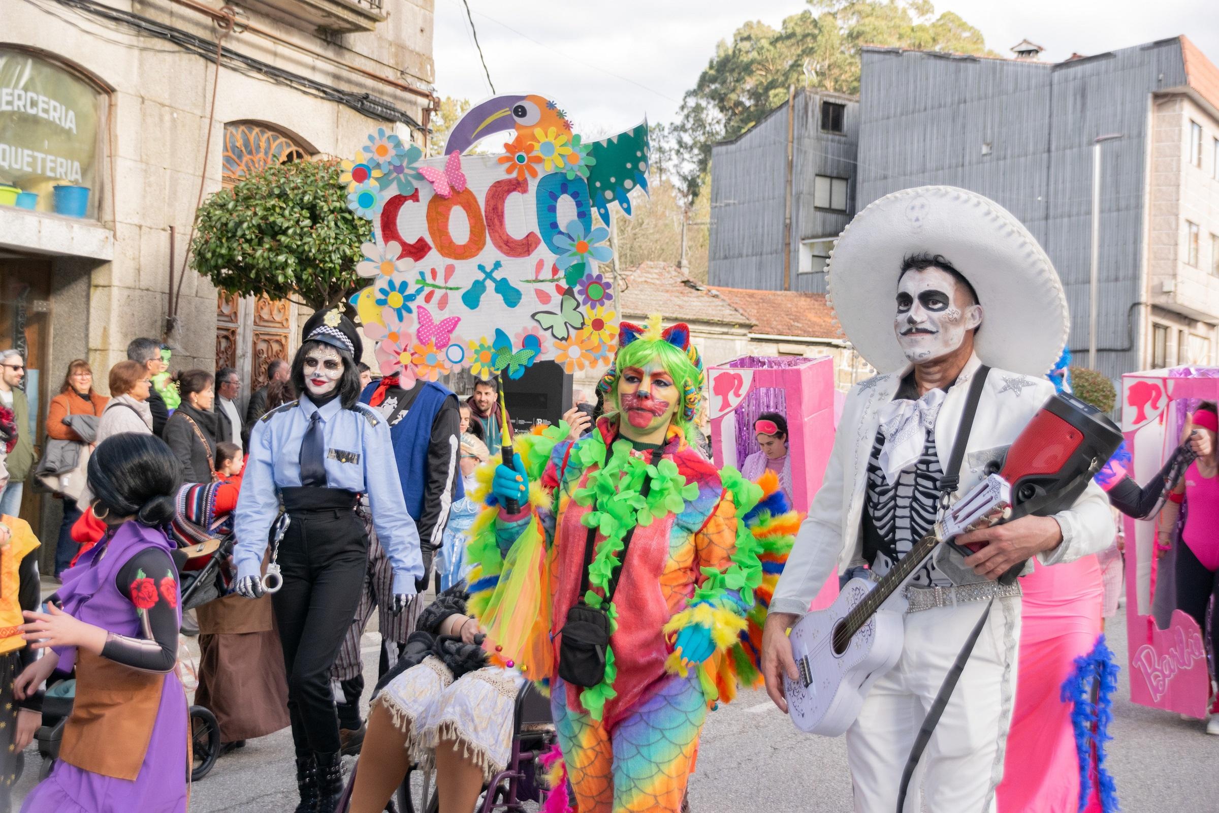 A Cañiza volve a superarse este sábado coa celebración do Concurso de Comparsas