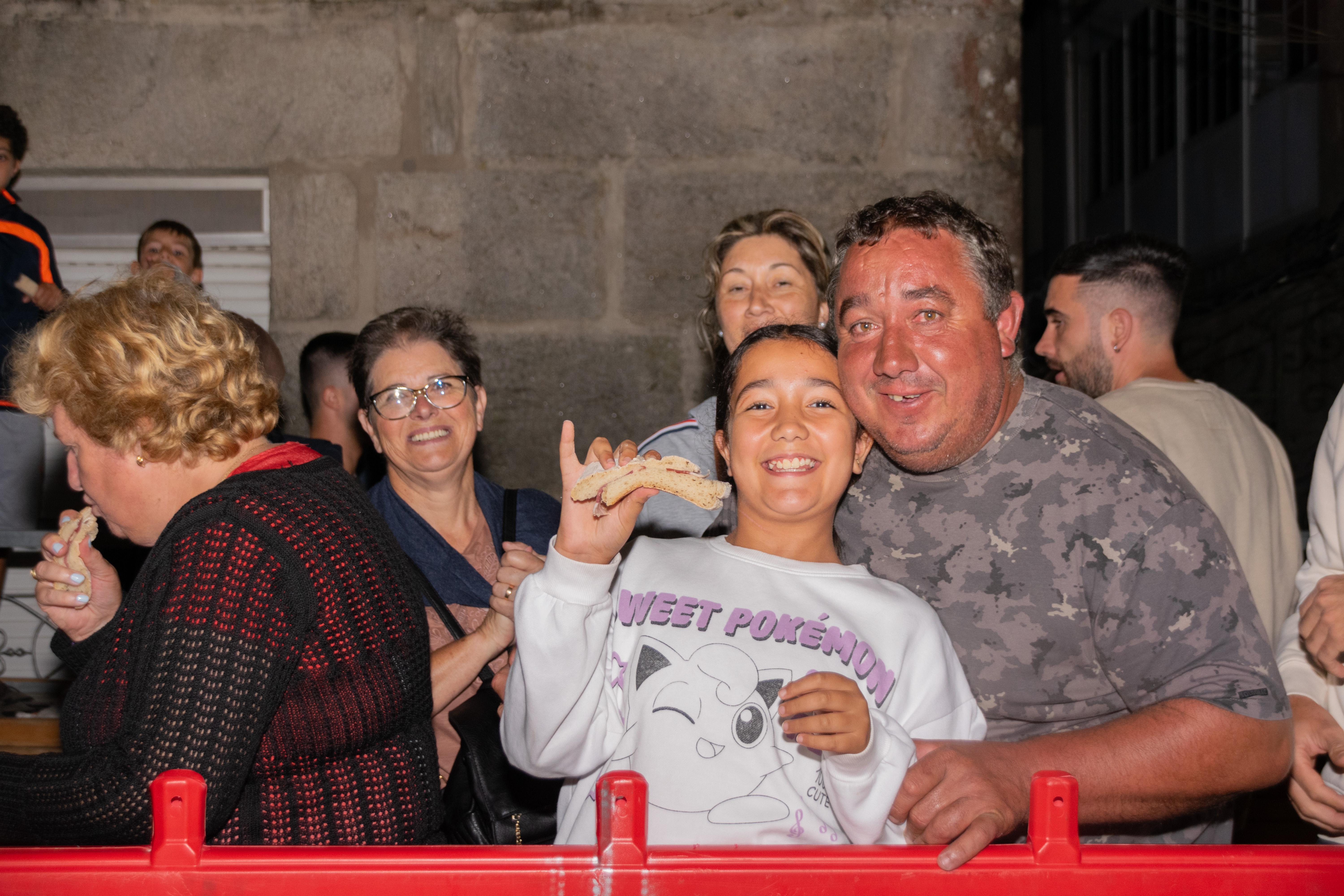 A Cañiza supera o récord de 2023 ao fornear un «bocata de xamón» de 20,38 m.