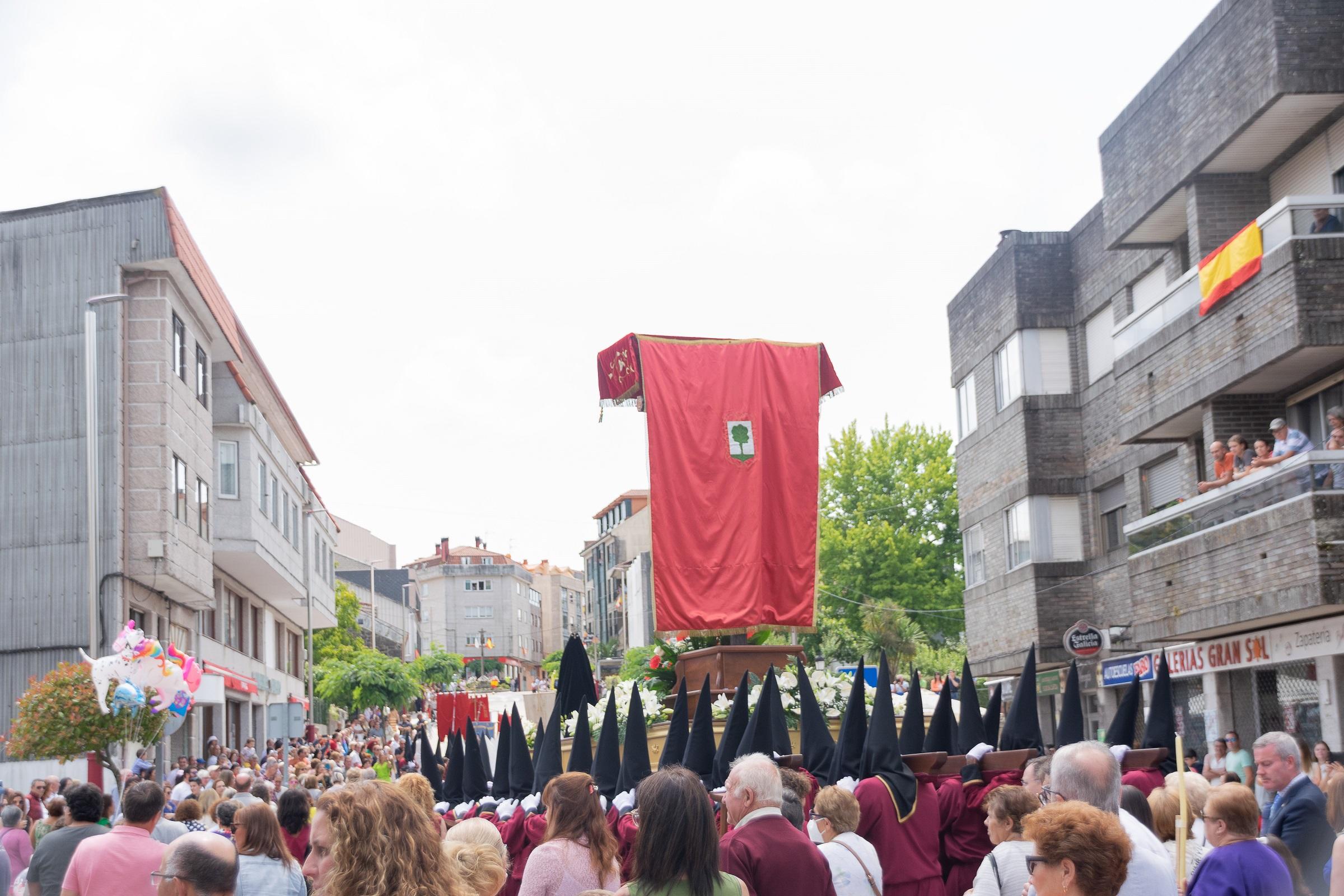 Onte A Cañiza vestiuse de gala para celebrar a procesión na honra do Santísimo Cristo da Agonía e da Nosa Señora A Virxe dos Dolores