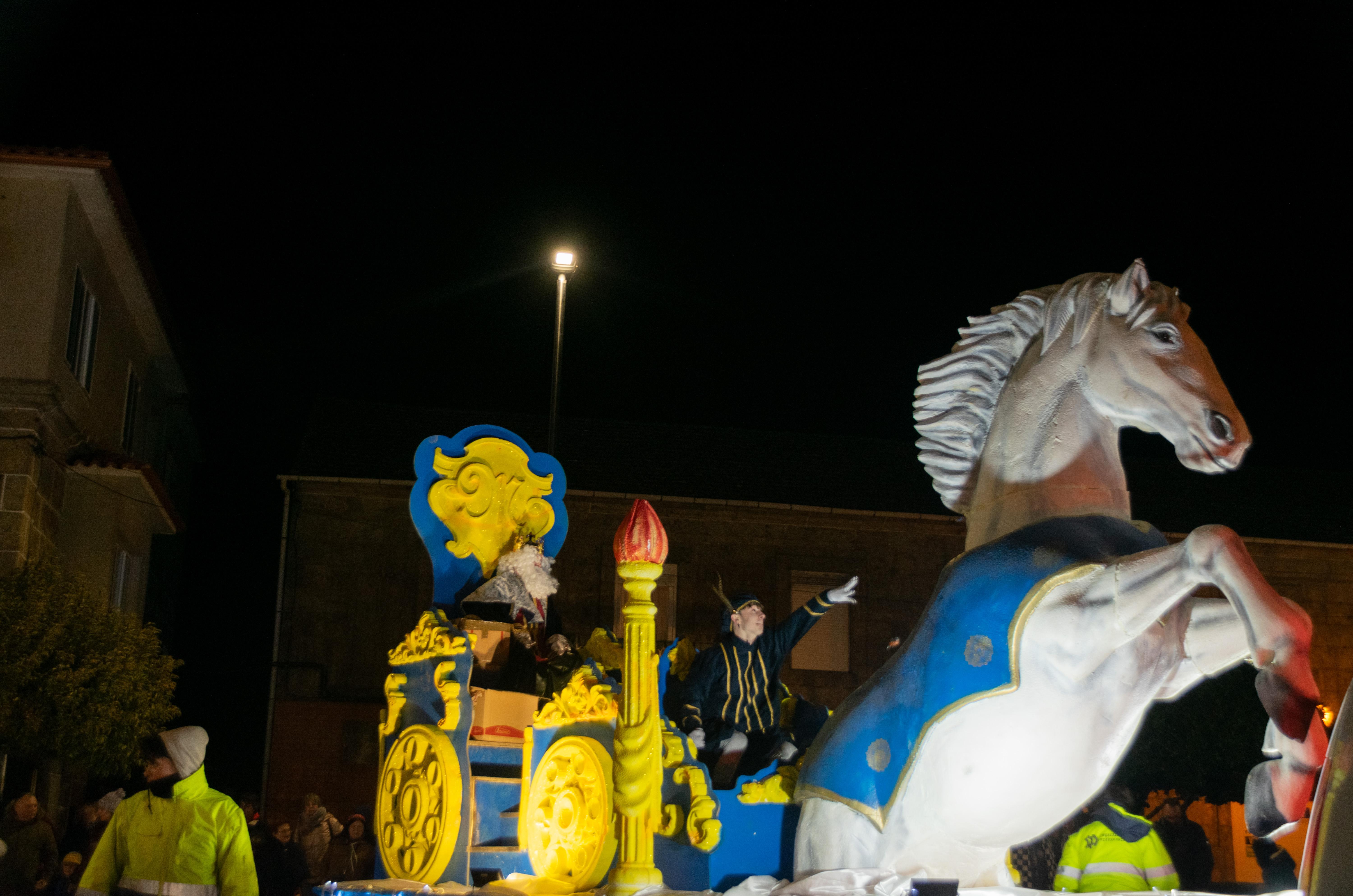 CABALGATA DE REIS 2025: Os Reis Magos chegaron á Cañiza o 4 de xaneiro repartindo ilusión, maxia e moitos caramelos