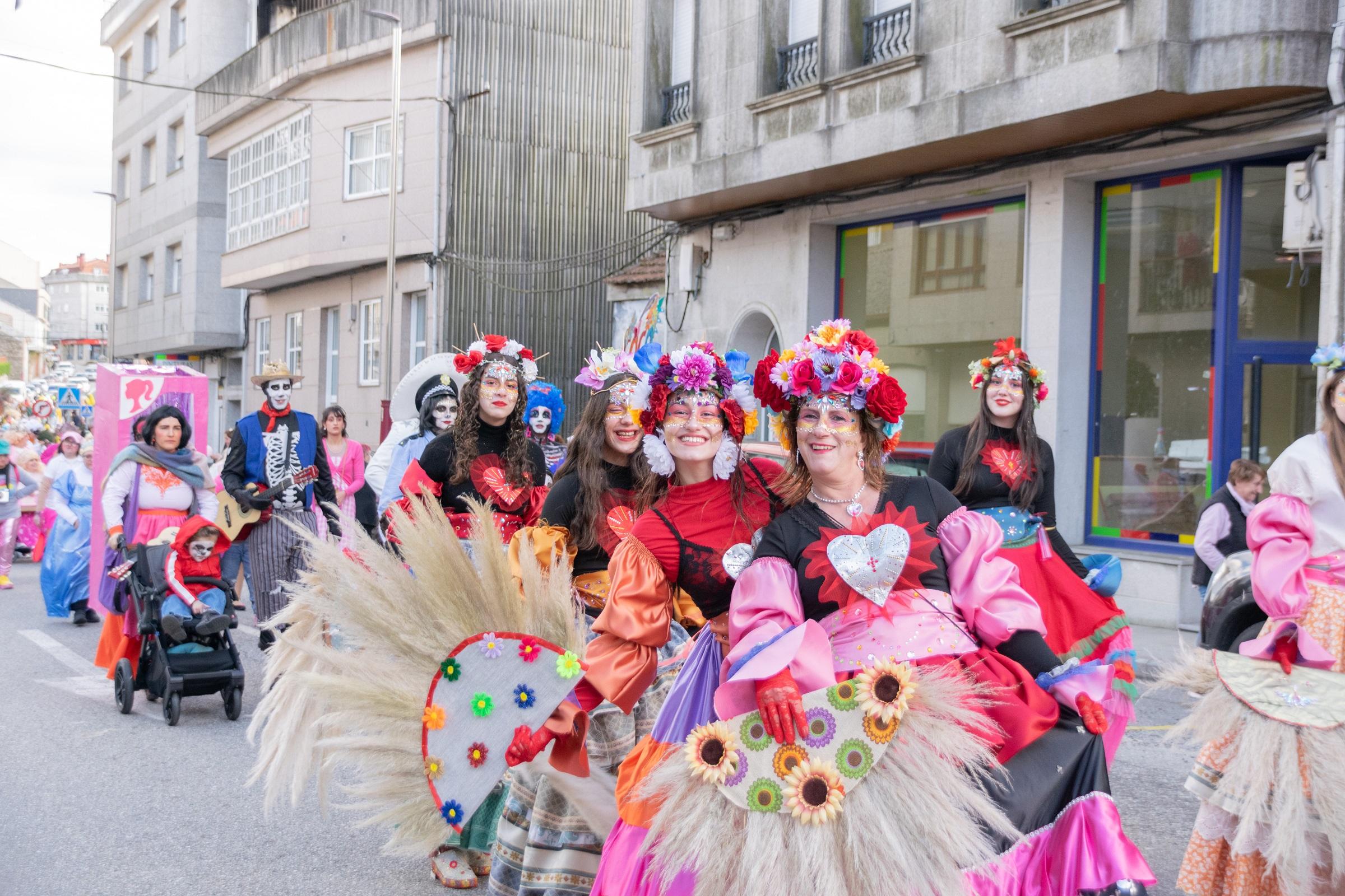 A Cañiza volve a superarse este sábado coa celebración do Concurso de Comparsas