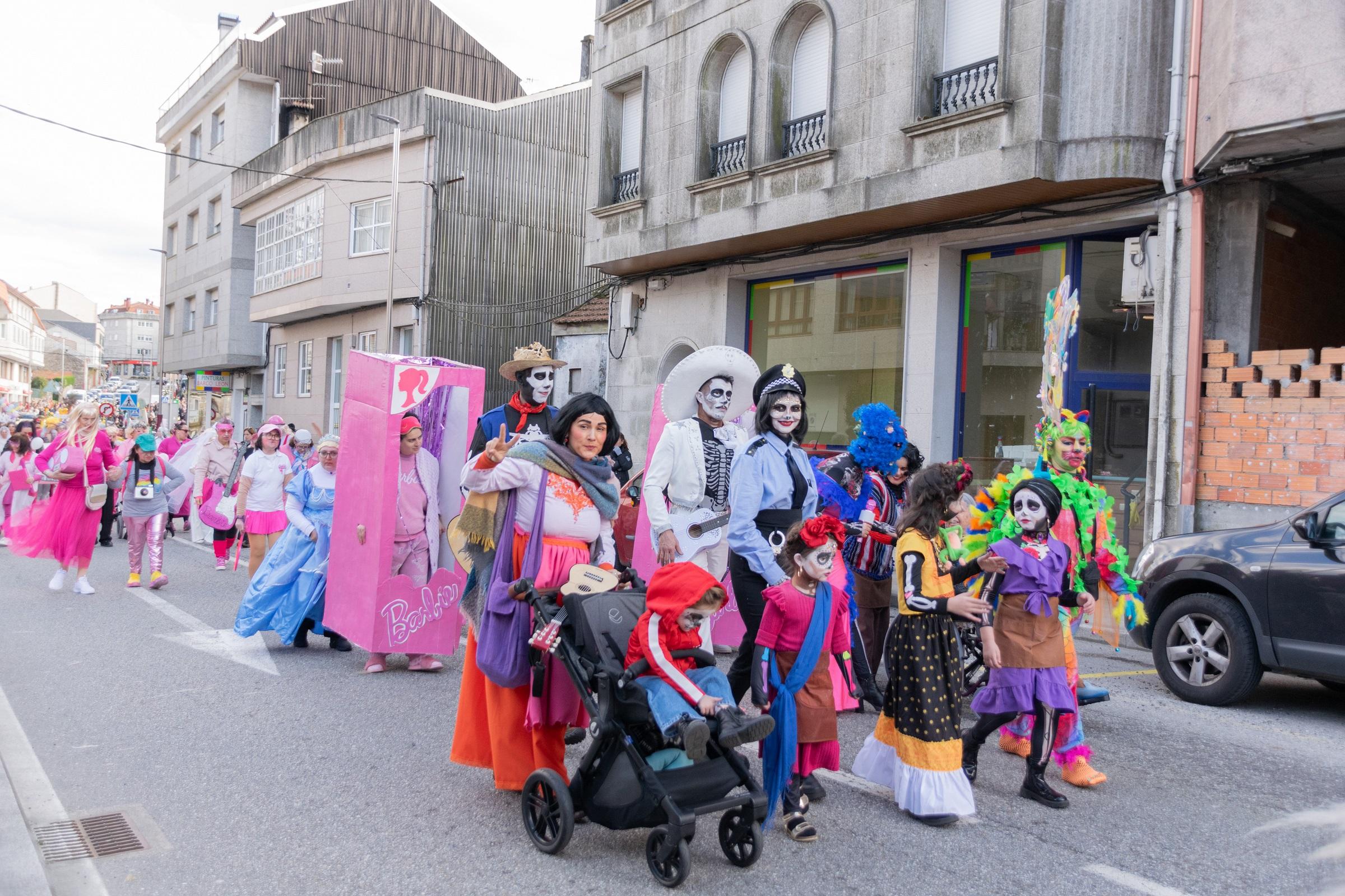 A Cañiza volve a superarse este sábado coa celebración do Concurso de Comparsas