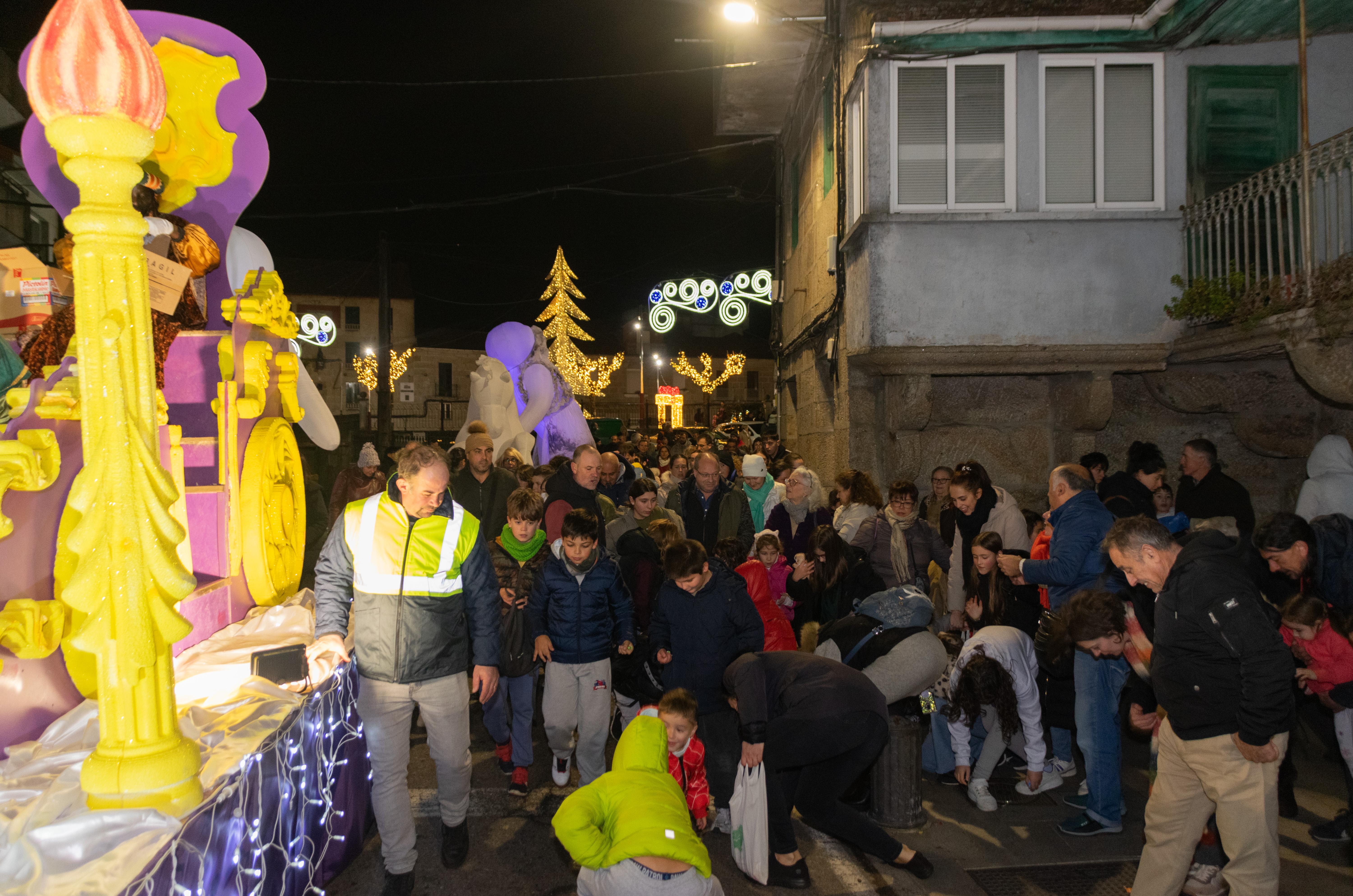 CABALGATA DE REIS 2025: Os Reis Magos chegaron á Cañiza o 4 de xaneiro repartindo ilusión, maxia e moitos caramelos