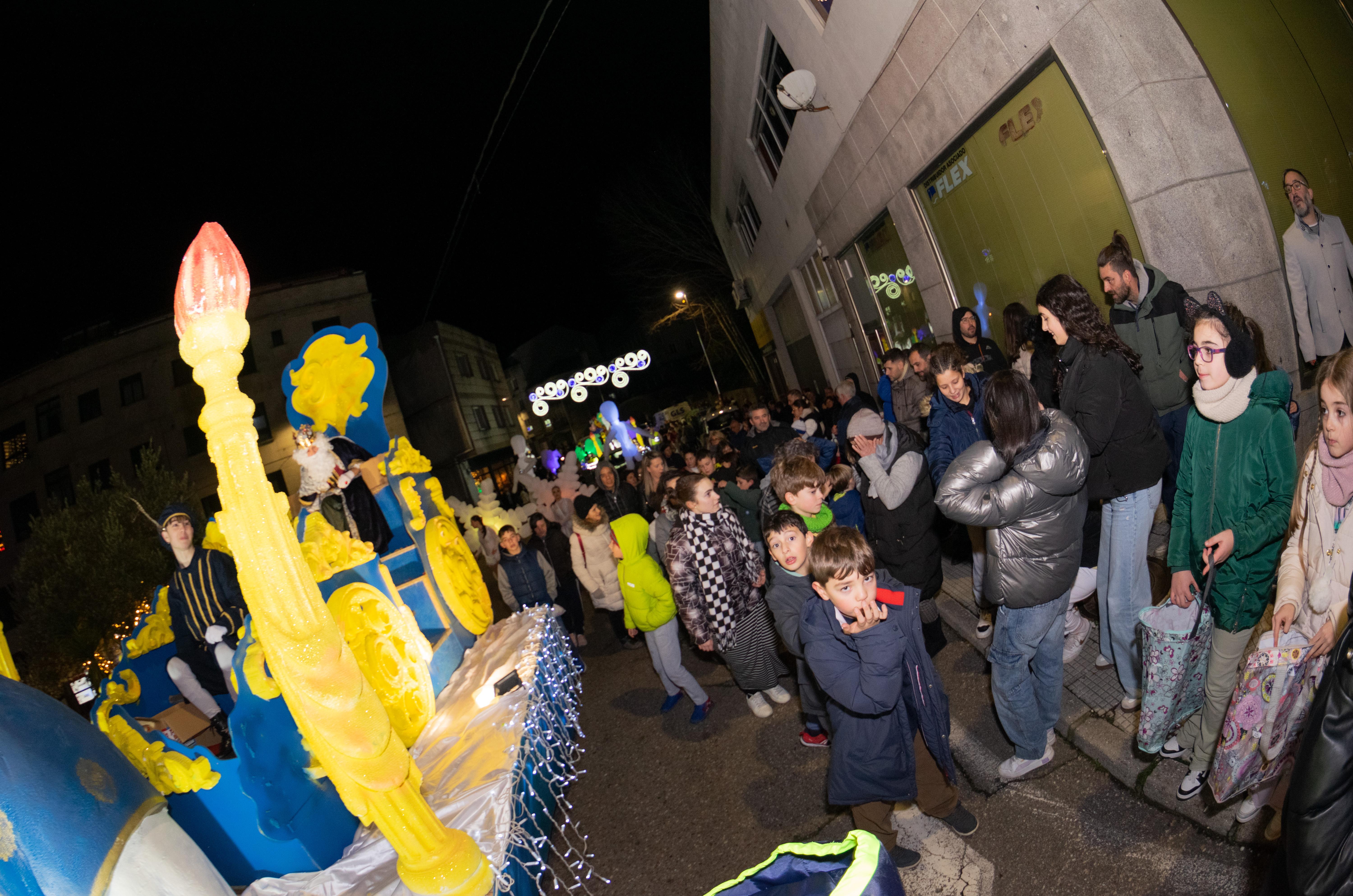CABALGATA DE REIS 2025: Os Reis Magos chegaron á Cañiza o 4 de xaneiro repartindo ilusión, maxia e moitos caramelos