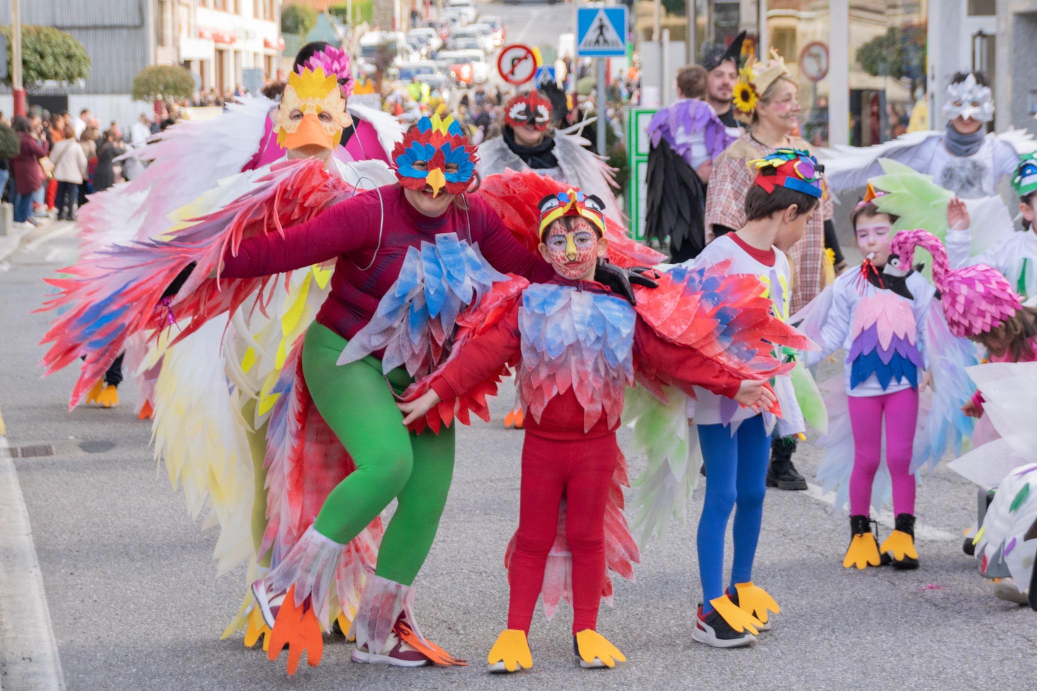 A Cañiza volve a superarse este sábado coa celebración do Concurso de Comparsas