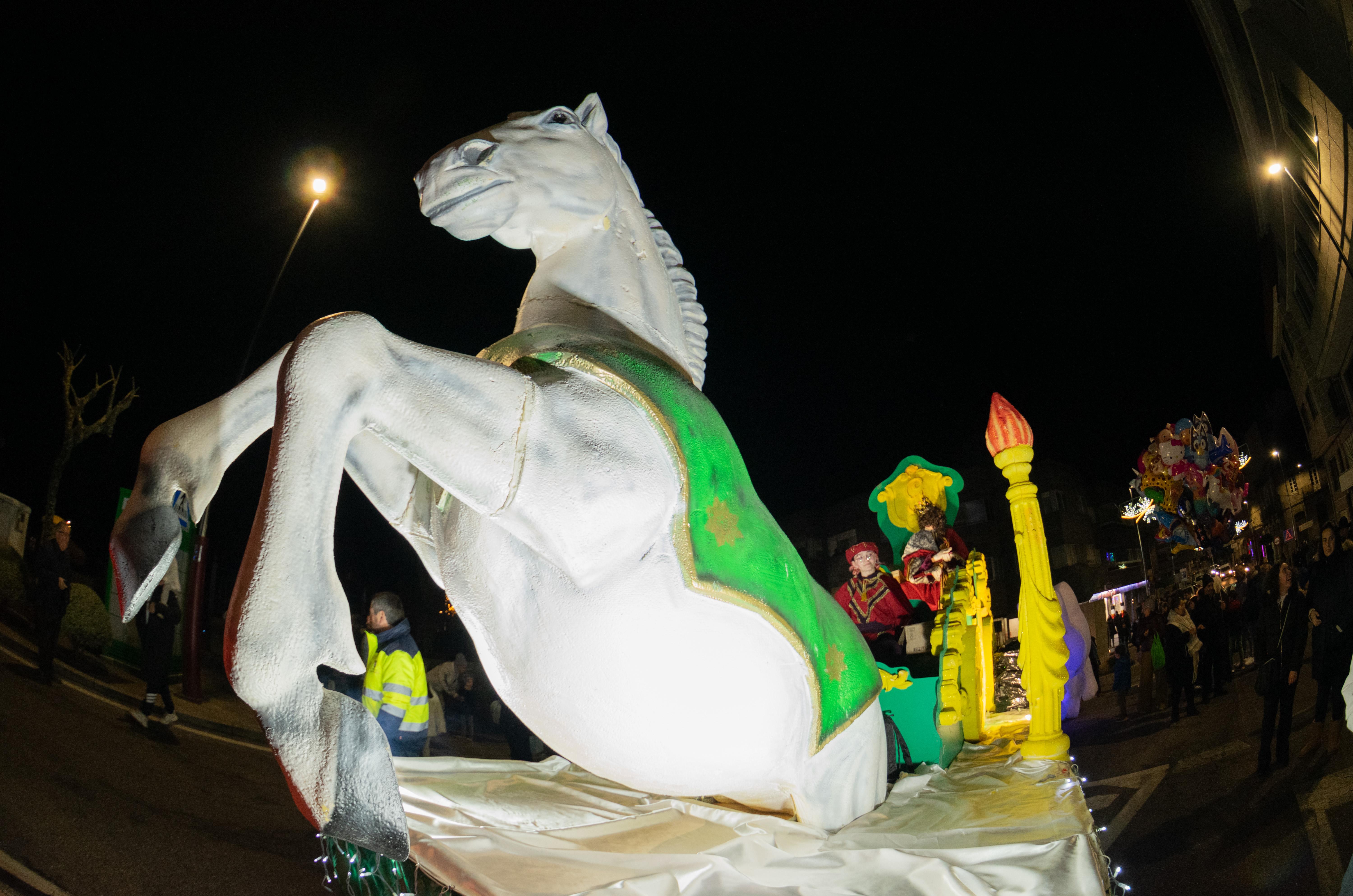 CABALGATA DE REIS 2025: Os Reis Magos chegaron á Cañiza o 4 de xaneiro repartindo ilusión, maxia e moitos caramelos
