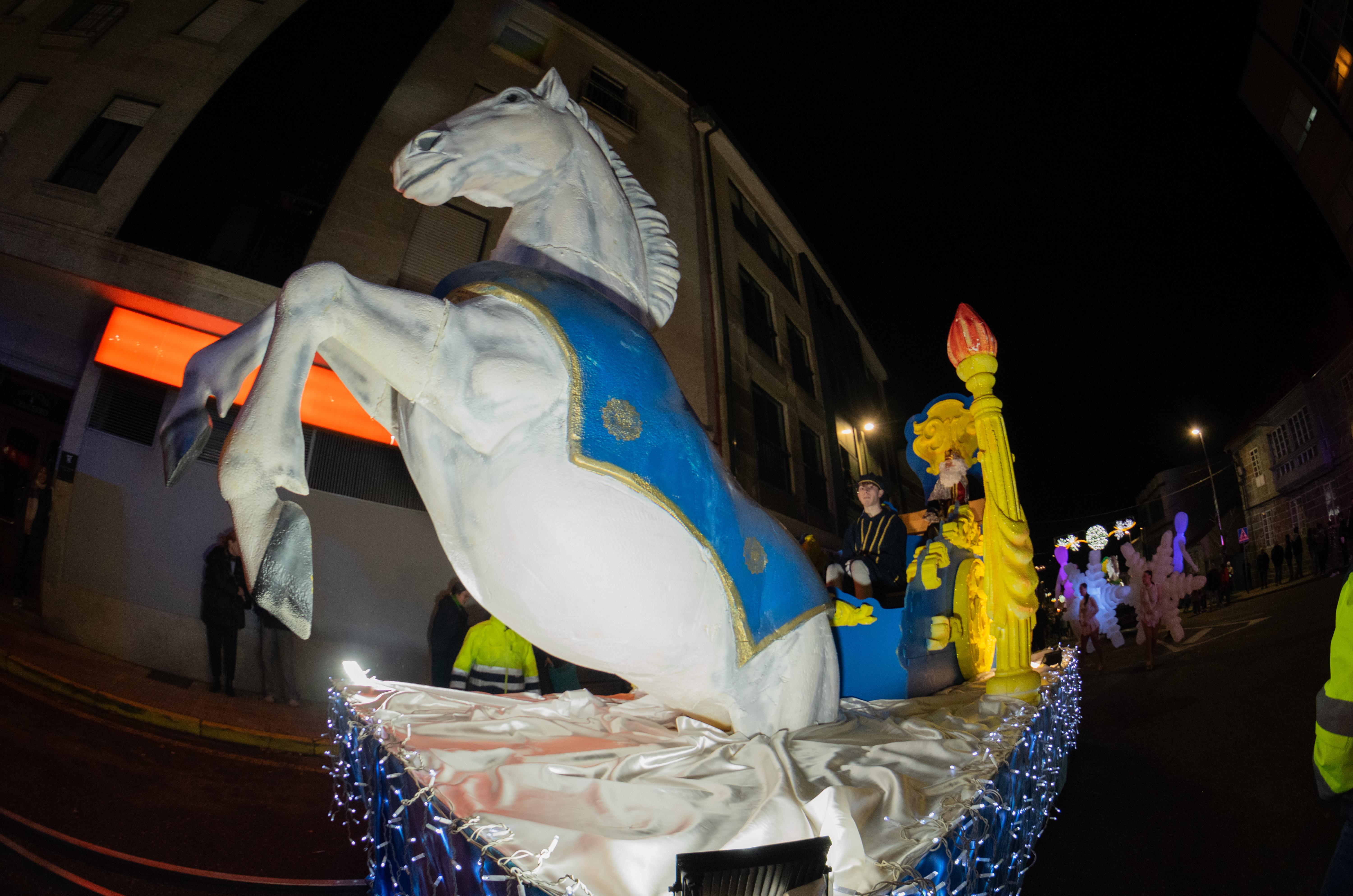 CABALGATA DE REIS 2025: Os Reis Magos chegaron á Cañiza o 4 de xaneiro repartindo ilusión, maxia e moitos caramelos