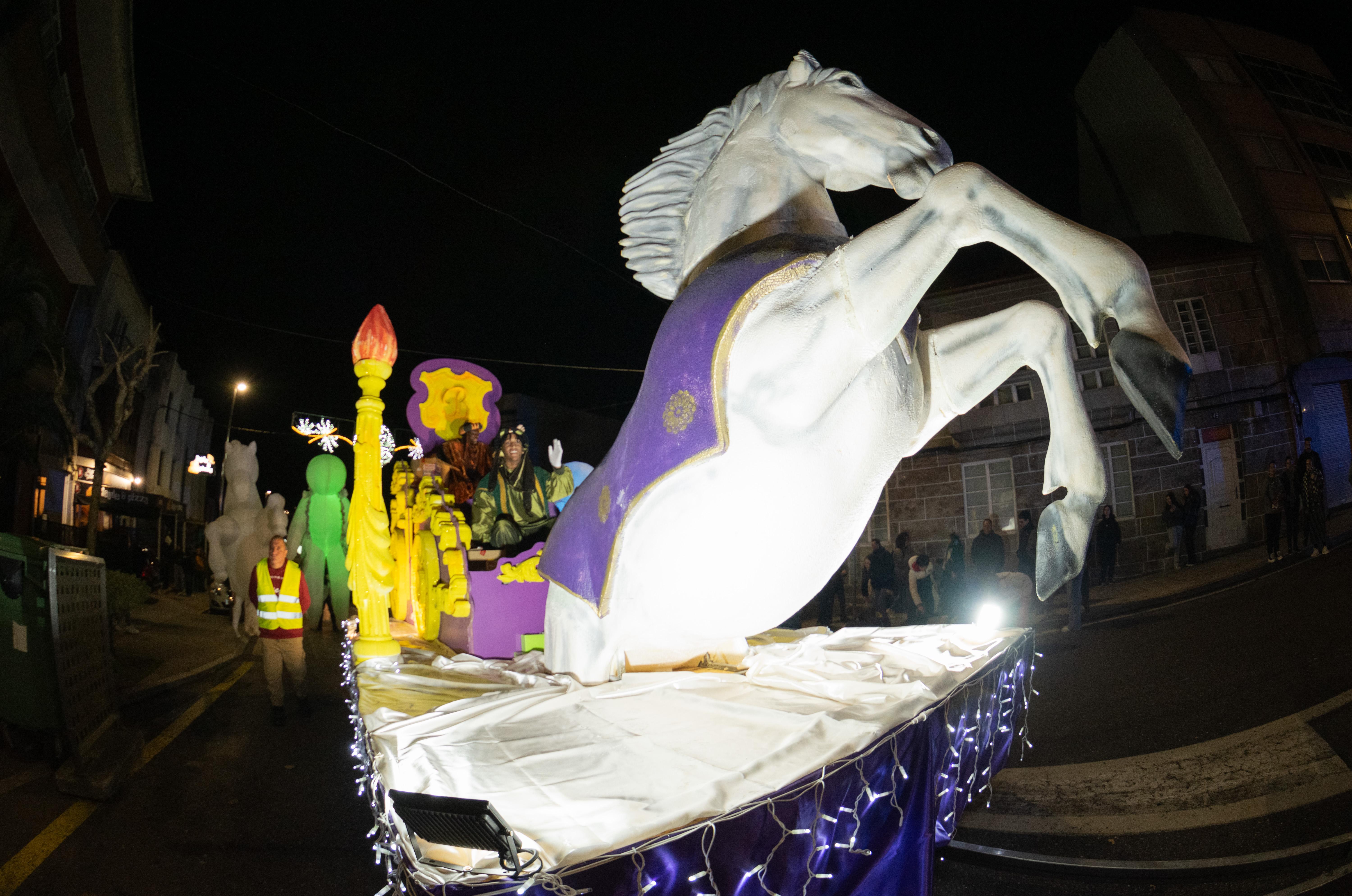 CABALGATA DE REIS 2025: Os Reis Magos chegaron á Cañiza o 4 de xaneiro repartindo ilusión, maxia e moitos caramelos