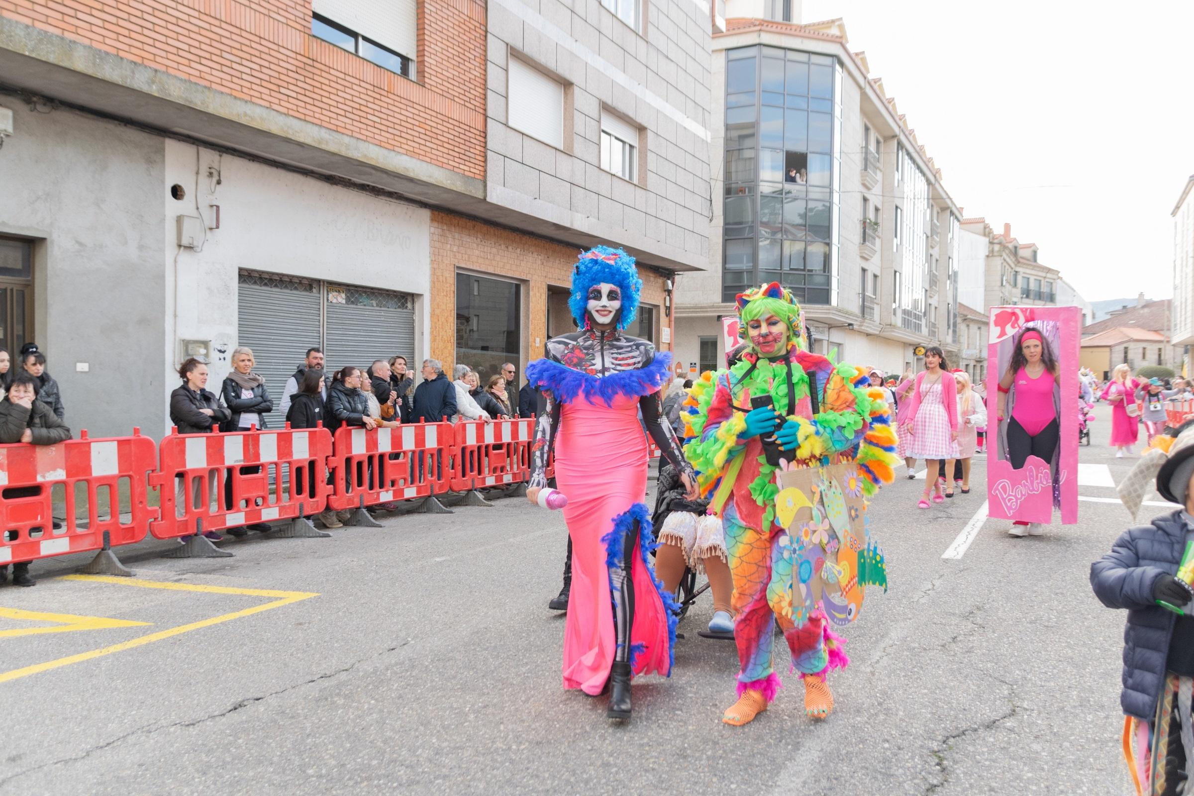 A Cañiza volve a superarse este sábado coa celebración do Concurso de Comparsas