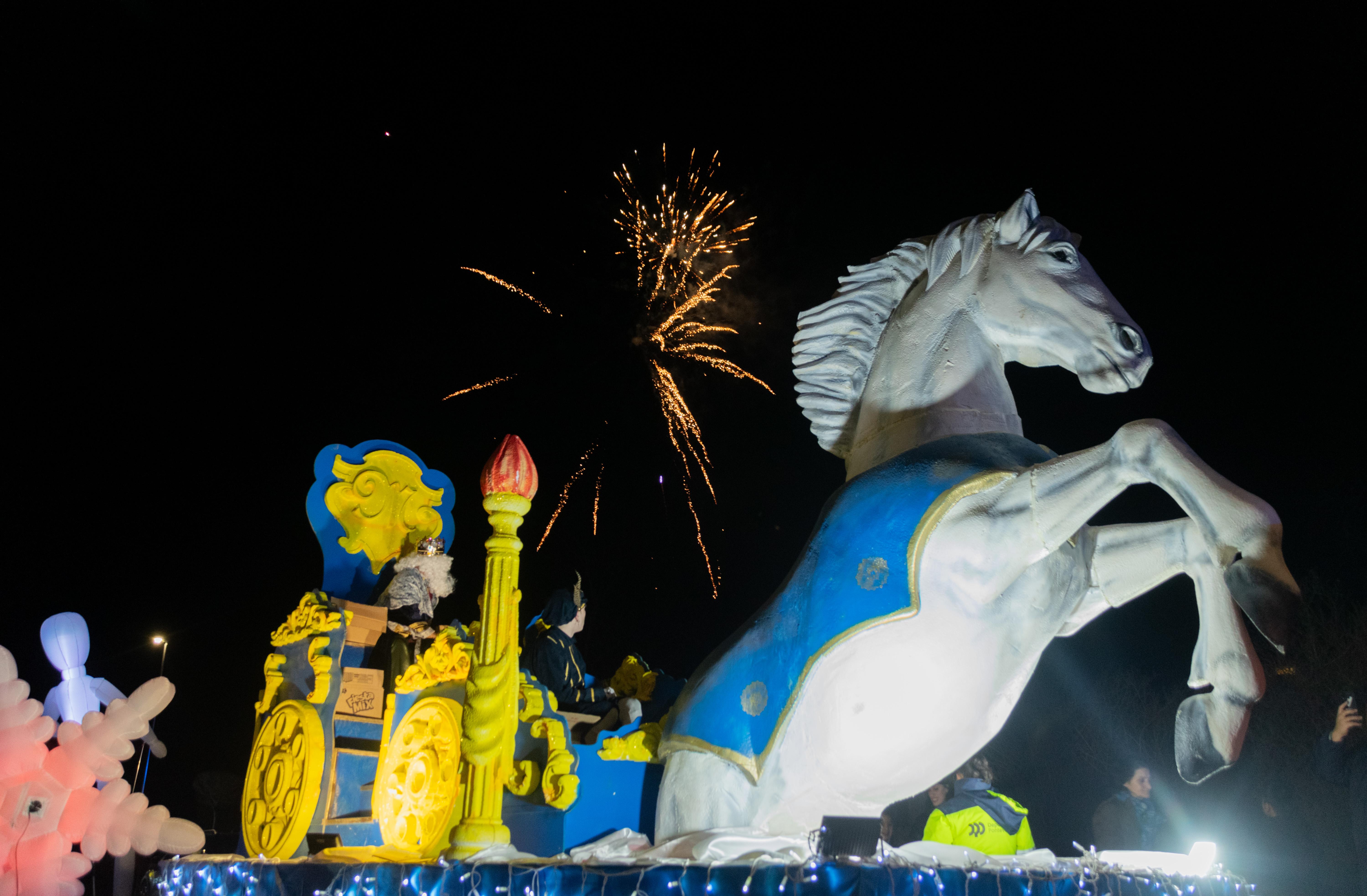CABALGATA DE REIS 2025: Os Reis Magos chegaron á Cañiza o 4 de xaneiro repartindo ilusión, maxia e moitos caramelos