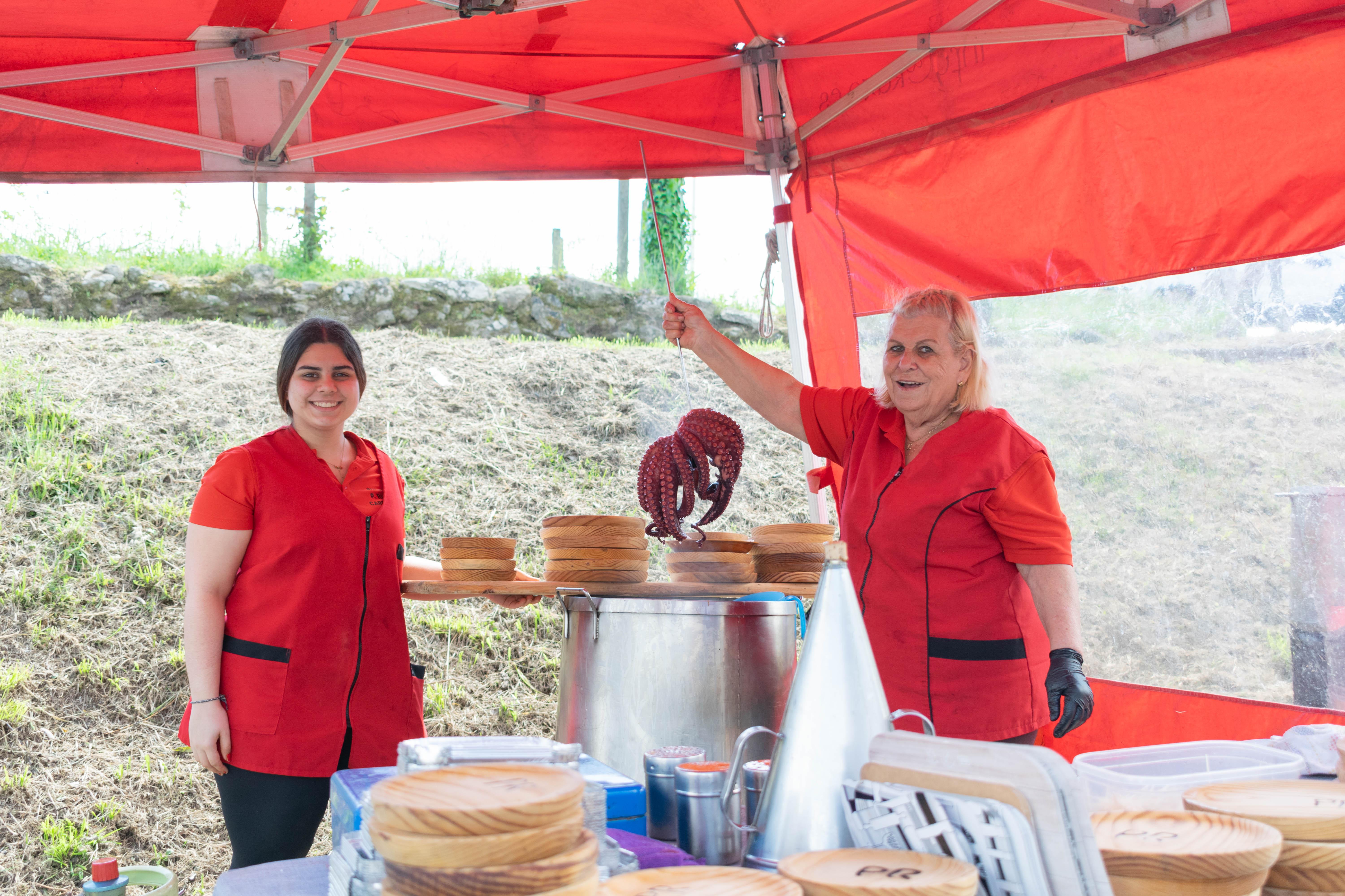 Valeixe acolleu este 1º domingo de abril a «II MOSTRA DE PALILLEIRAS Concello da Cañiza»