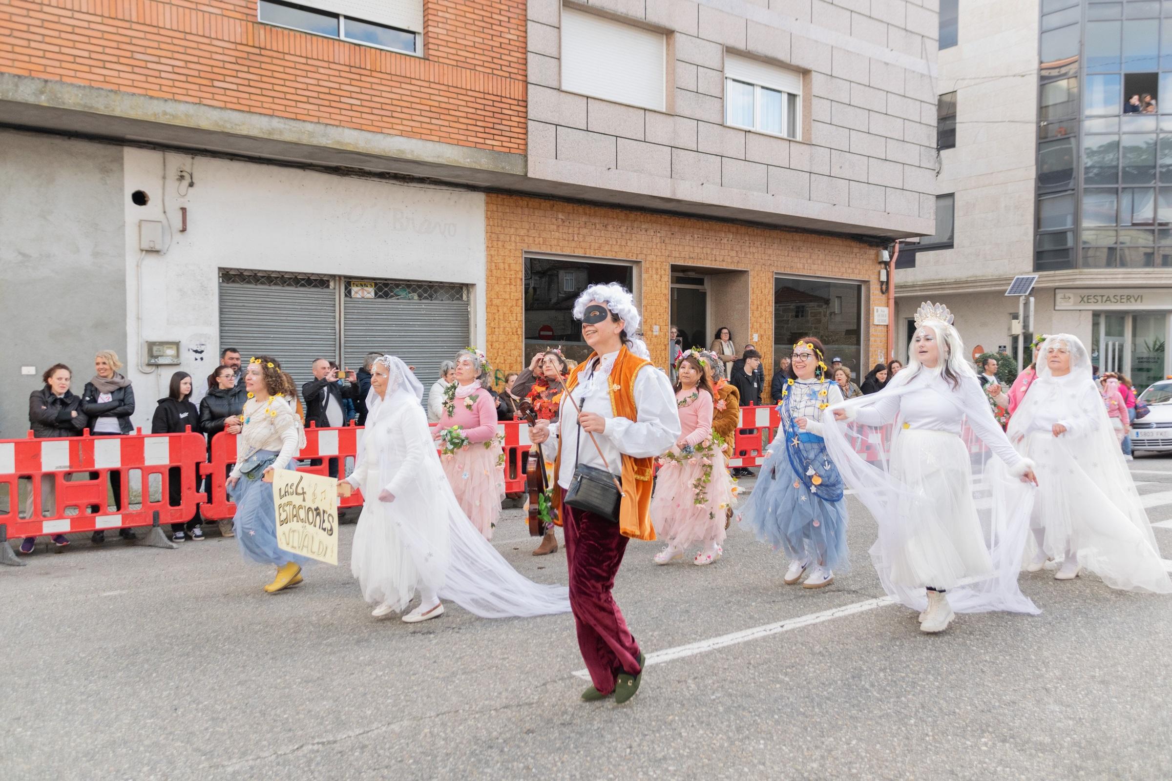 A Cañiza volve a superarse este sábado coa celebración do Concurso de Comparsas